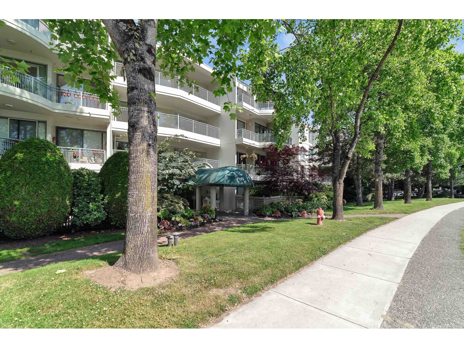 SURREY, British Columbia, V4A 9T5, CA, 2 Bedrooms Bedrooms, ,2 BathroomsBathrooms,Residential,For Sale,1950918