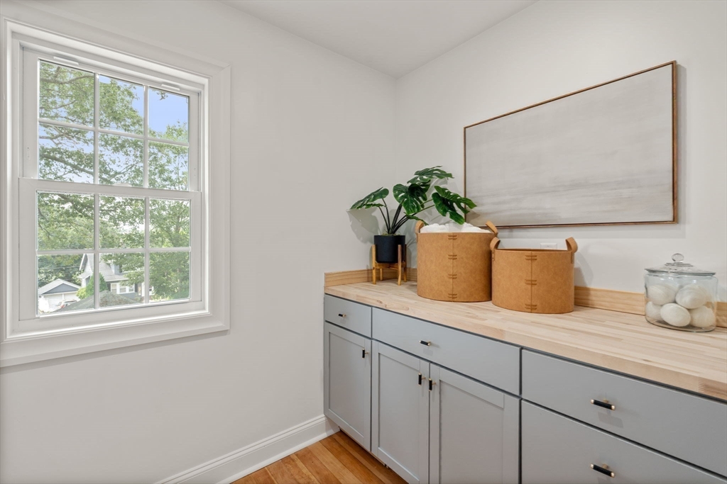 Quincy, Massachusetts, 02169, United States, 4 Bedrooms Bedrooms, ,3 BathroomsBathrooms,Residential,For Sale,1932298