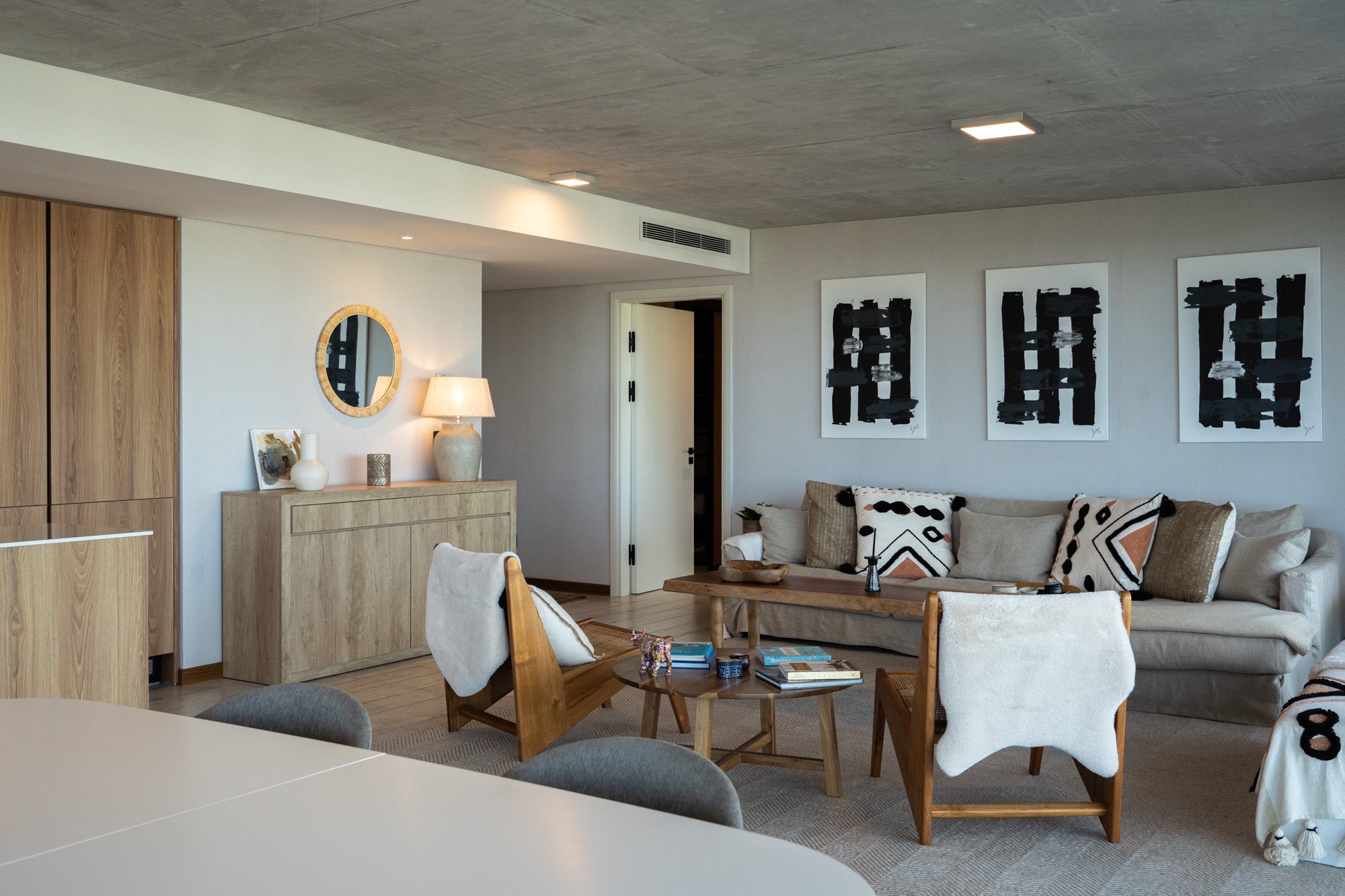  Unit for sale in the renowned Surfside Village1 tower - 物件實景