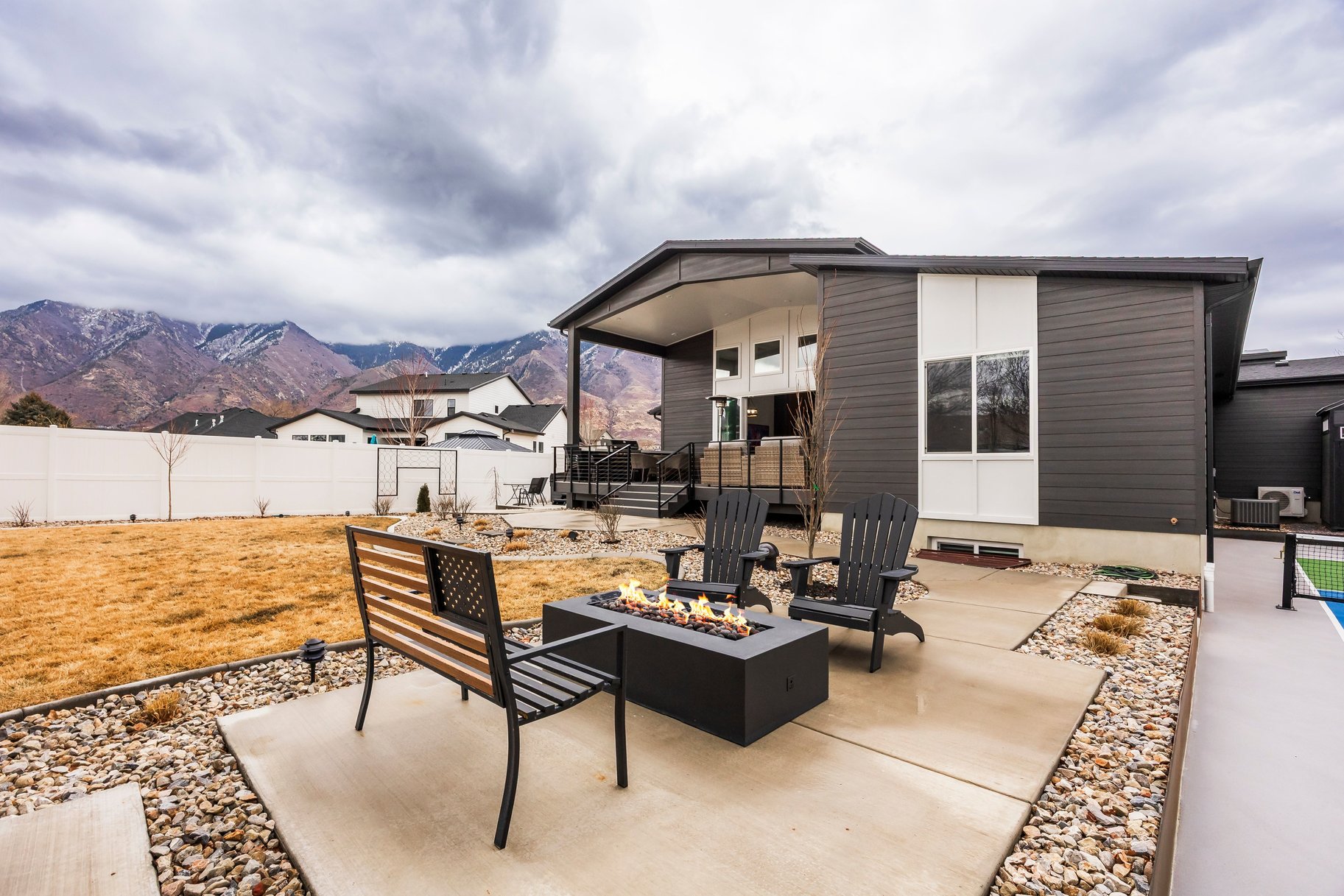  Luxury Inside and Out with Mountain Views - 物件實景