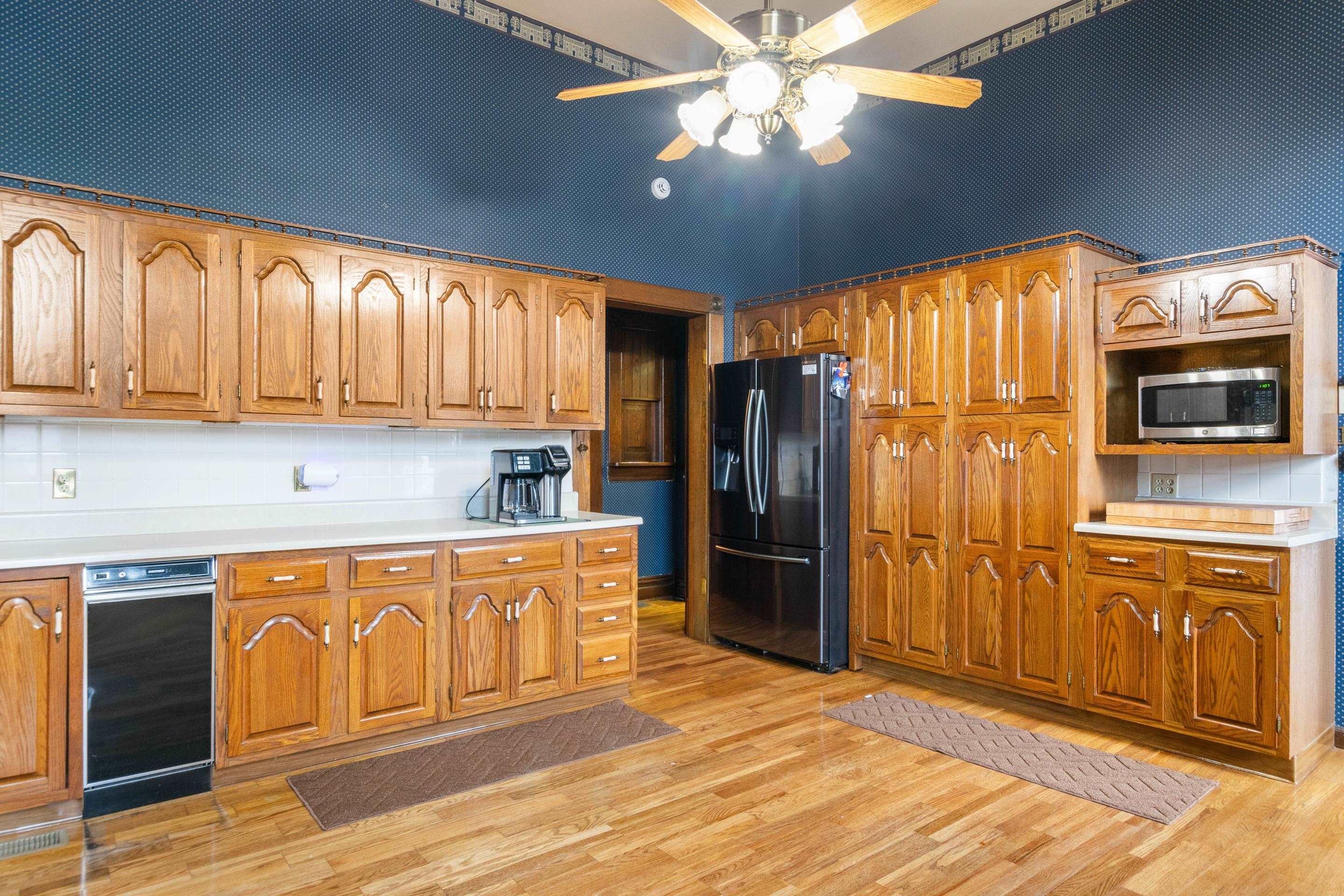 Tazewell, Virginia, 24651, United States, 6 Bedrooms Bedrooms, ,4 BathroomsBathrooms,Residential,For Sale,1905937