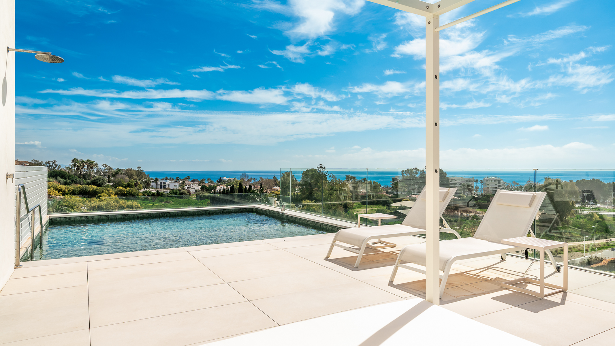  3-bedroom penthouse duplex with pool and sea views in Benalús, Marbella - 物件實景