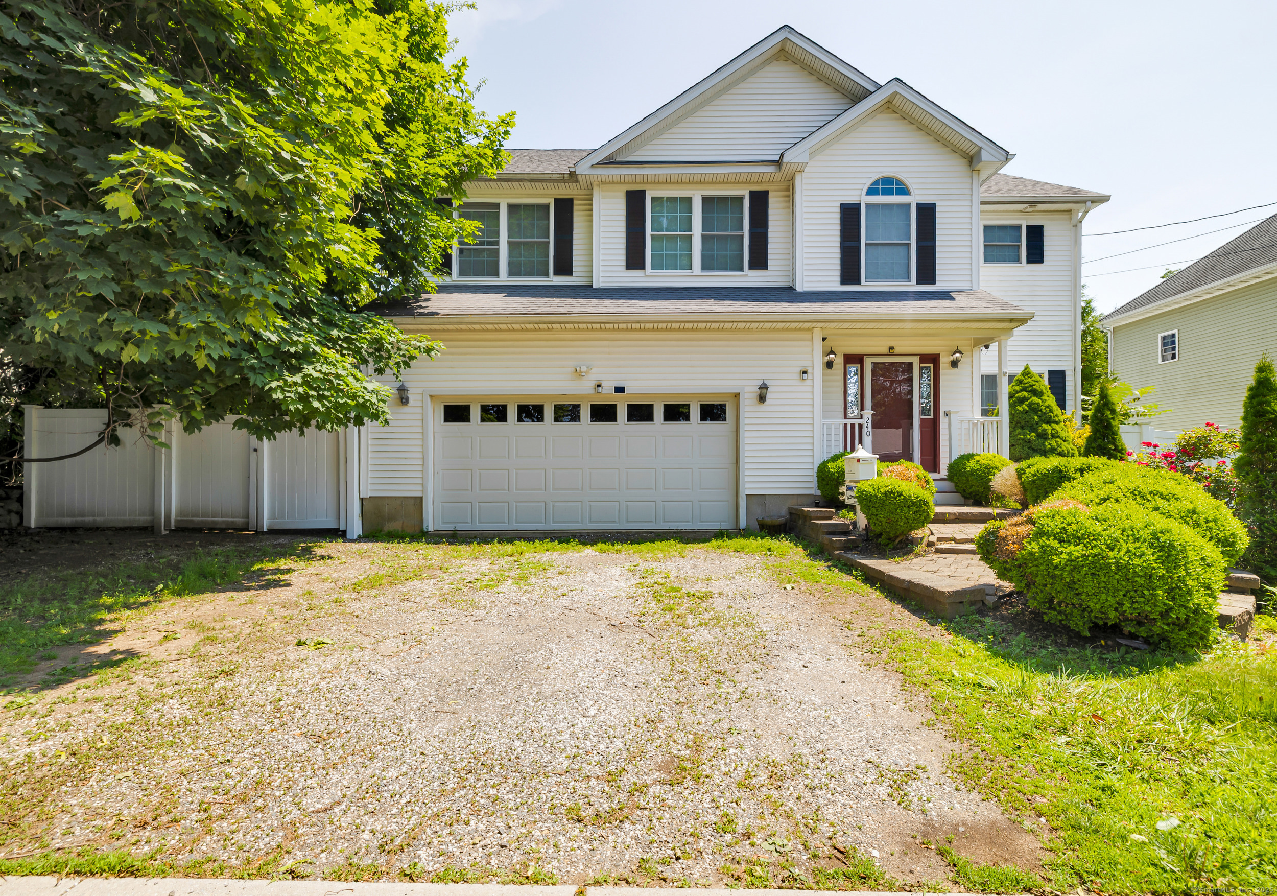 Stratford, Connecticut, 06614, United States, 5 Bedrooms Bedrooms, ,4 BathroomsBathrooms,Residential,For Sale,1896589