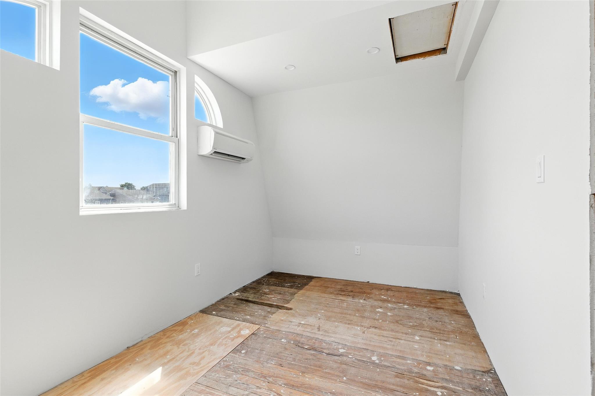 Seaford, New York, 11783, United States, 3 Bedrooms Bedrooms, ,2 BathroomsBathrooms,Residential,For Sale,1908312