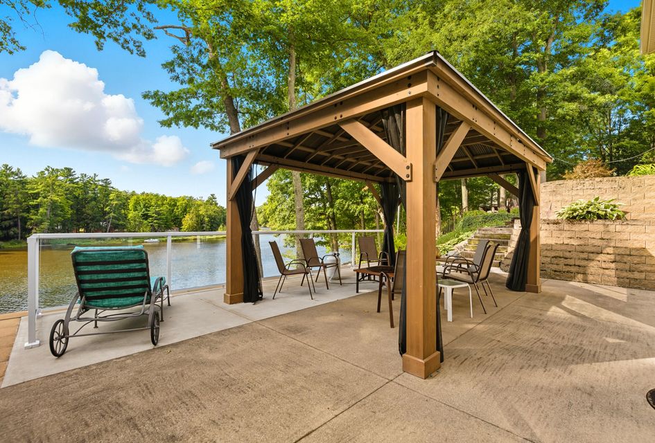 Big Rapids, Michigan, 49307, United States, 3 Bedrooms Bedrooms, ,4 BathroomsBathrooms,Residential,For Sale,1976014