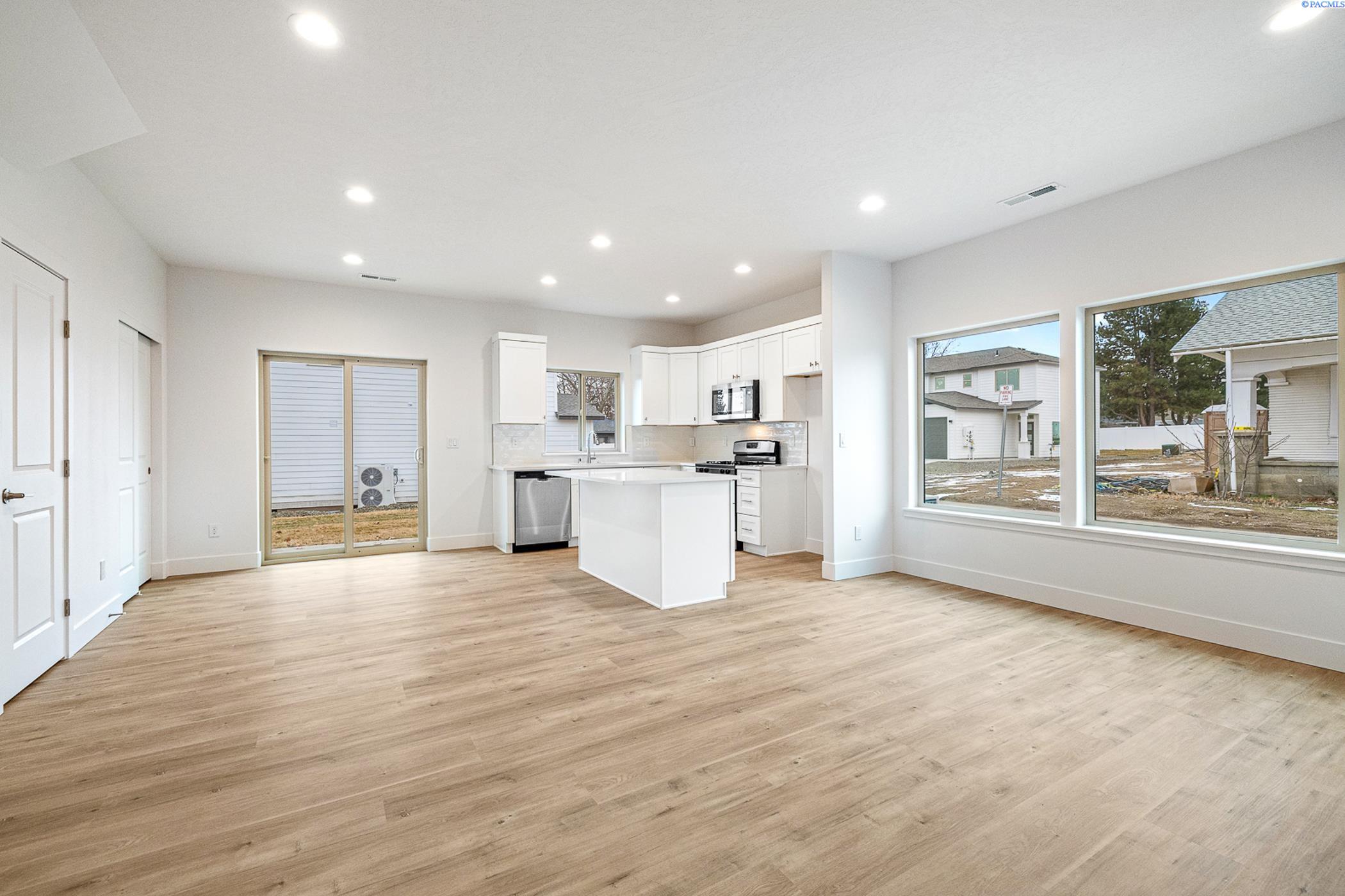 Kennewick, Washington, 99337, United States, 6 Bedrooms Bedrooms, ,Residential,For Sale,1787264