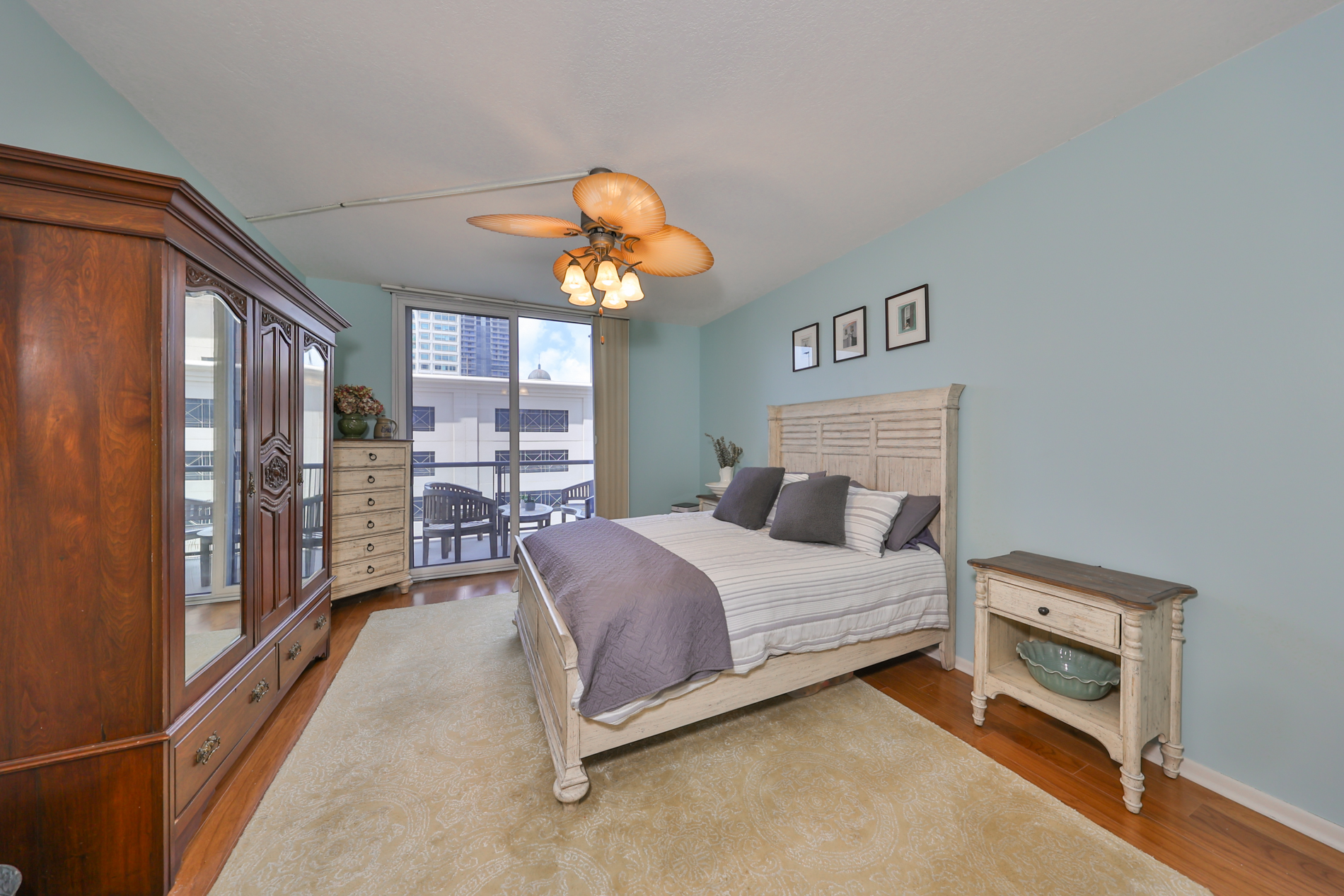 St Petersburg, Florida, 33701, United States, 3 Bedrooms Bedrooms, ,3 BathroomsBathrooms,Residential,For Sale,1924192