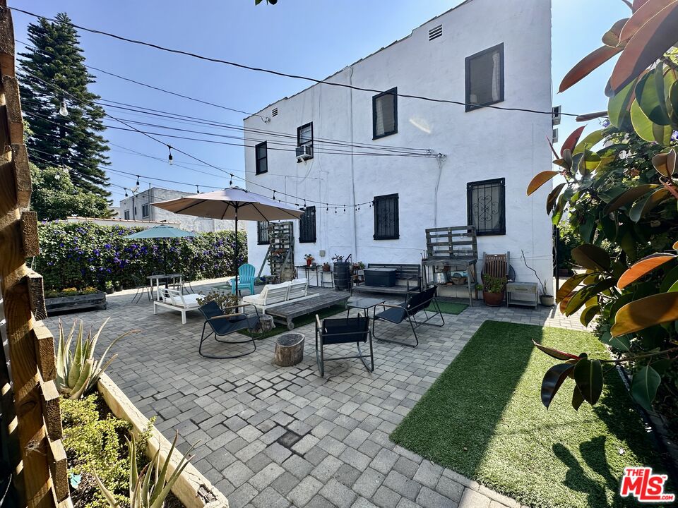 Los Angeles, California, 90036, United States, 8 Bedrooms Bedrooms, ,Residential,For Sale,1796348