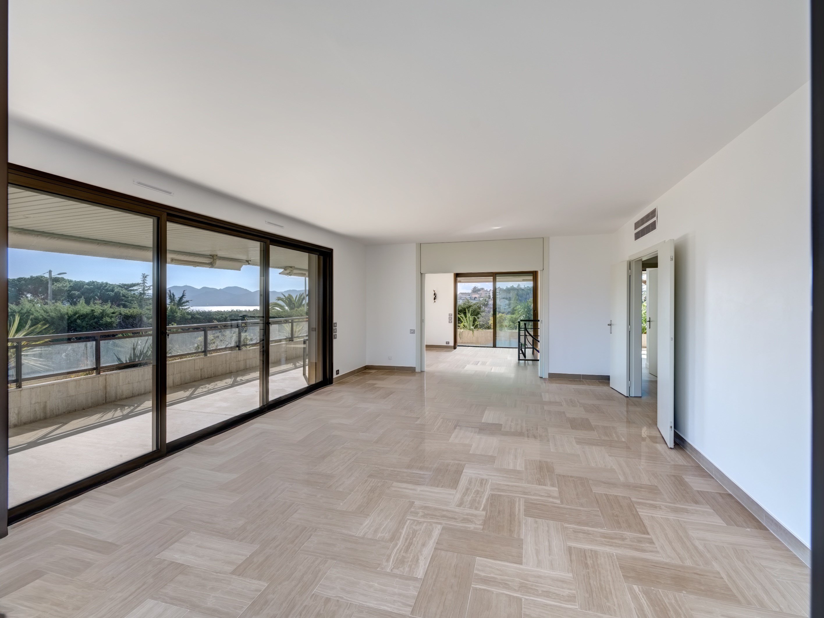  Cannes Croix des Gardes luxury apartment with sea view and private garden - 物件實景