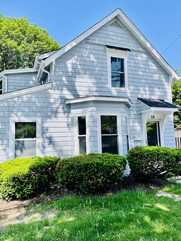 Stoneham, Massachusetts, 02180, United States, 3 Bedrooms Bedrooms, ,2 BathroomsBathrooms,Residential,For Sale,1951167