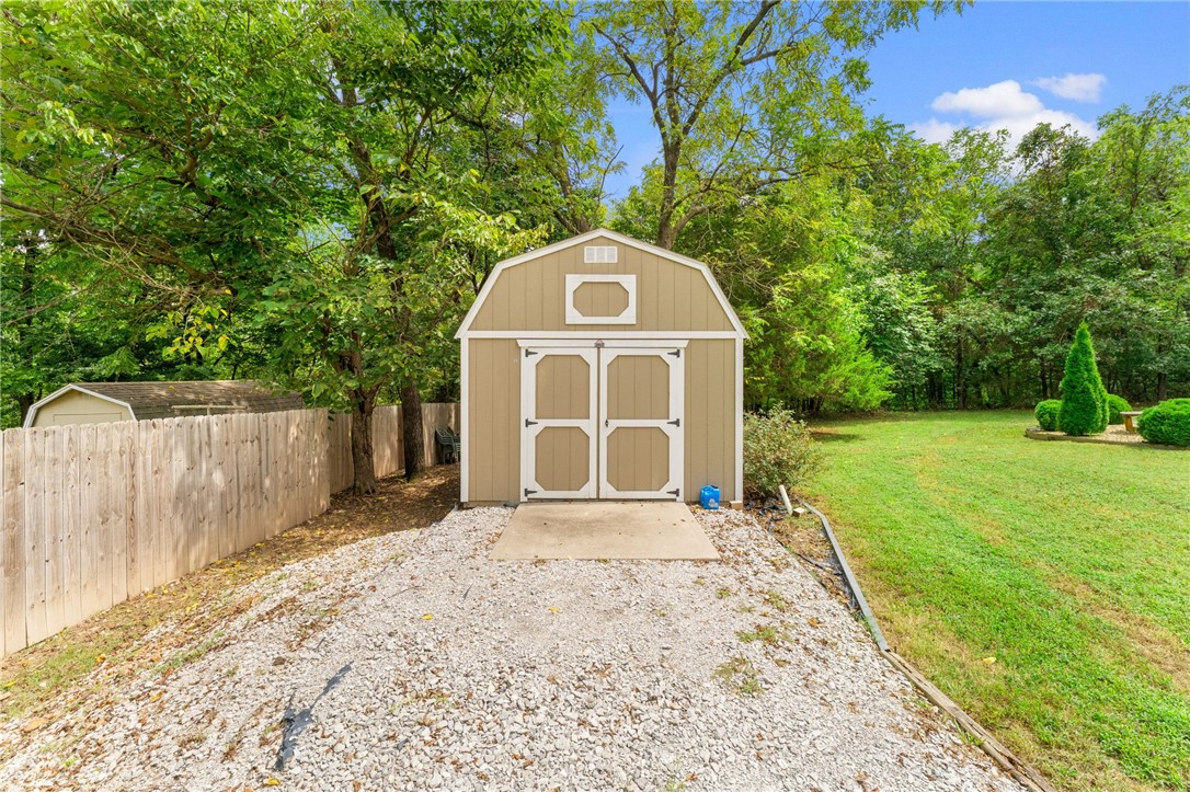 Bella Vista, Arkansas, 72715, United States, 3 Bedrooms Bedrooms, ,4 BathroomsBathrooms,Residential,For Sale,1942252