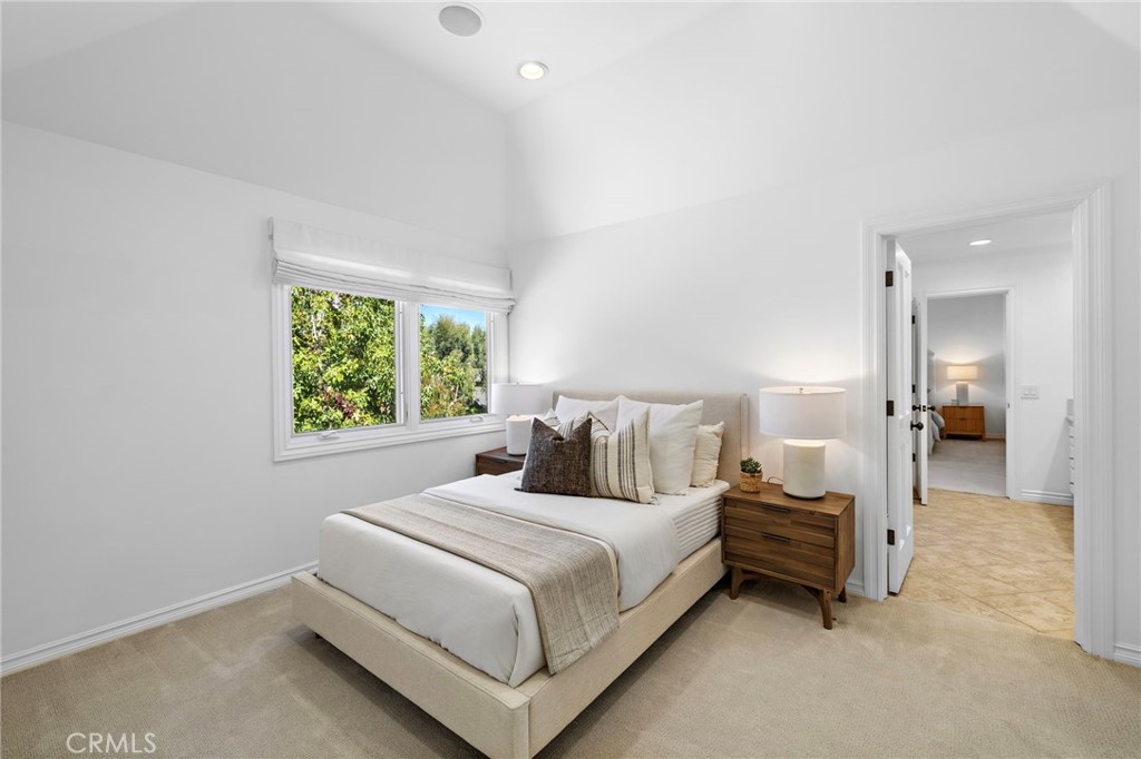 Laguna Hills, California, 92653, United States, 7 Bedrooms Bedrooms, ,5 BathroomsBathrooms,Residential,For Sale,1941687