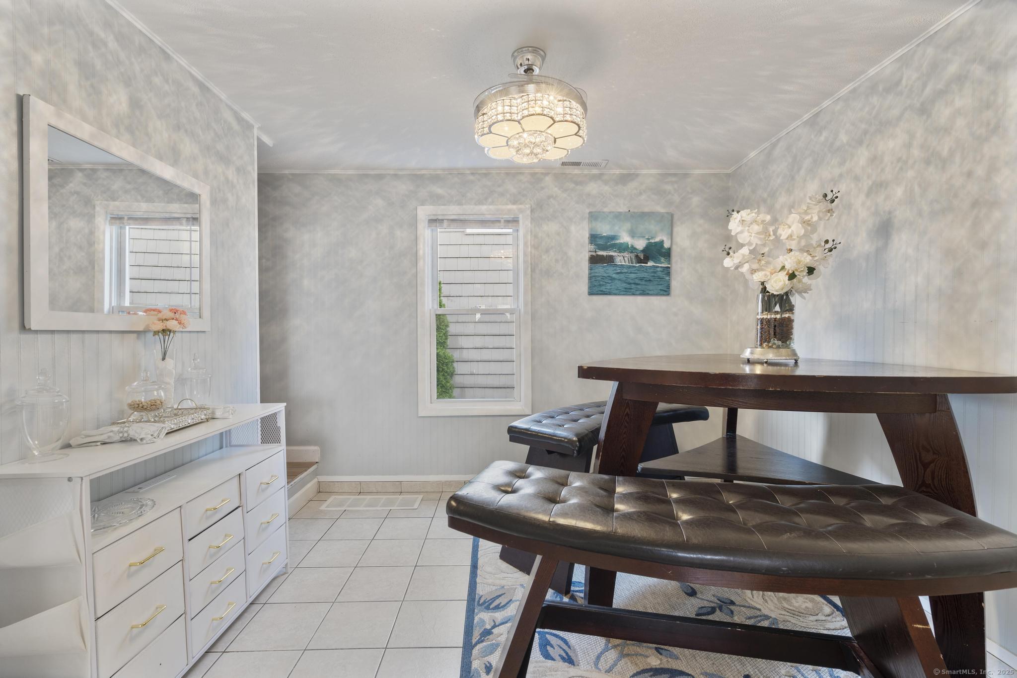 Milford, Connecticut, 06460, United States, 3 Bedrooms Bedrooms, ,2 BathroomsBathrooms,Residential,For Sale,1942081