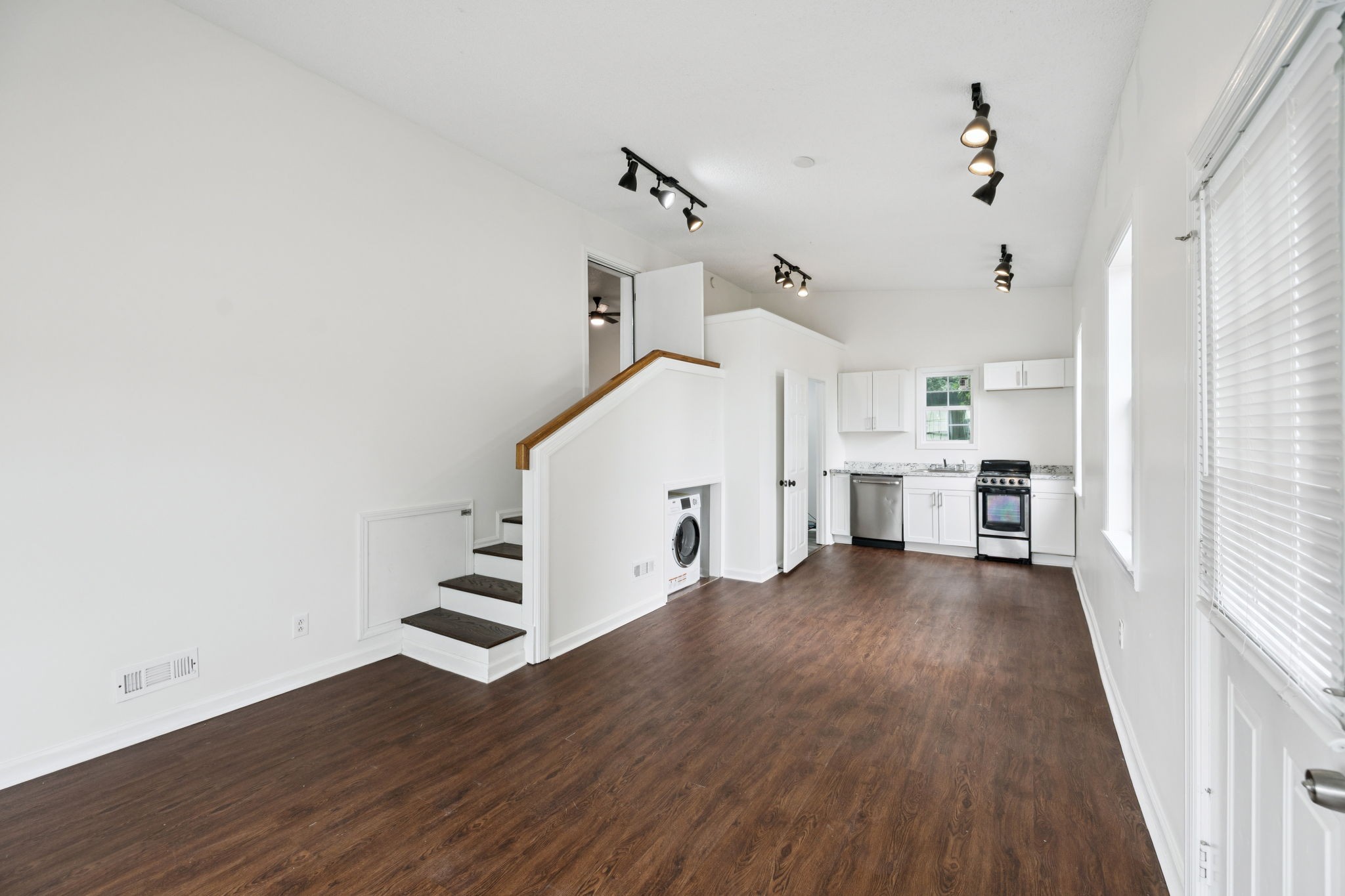 Nashville, Tennessee, 37209, United States, 4 Bedrooms Bedrooms, ,3 BathroomsBathrooms,Residential,For Sale,1873930