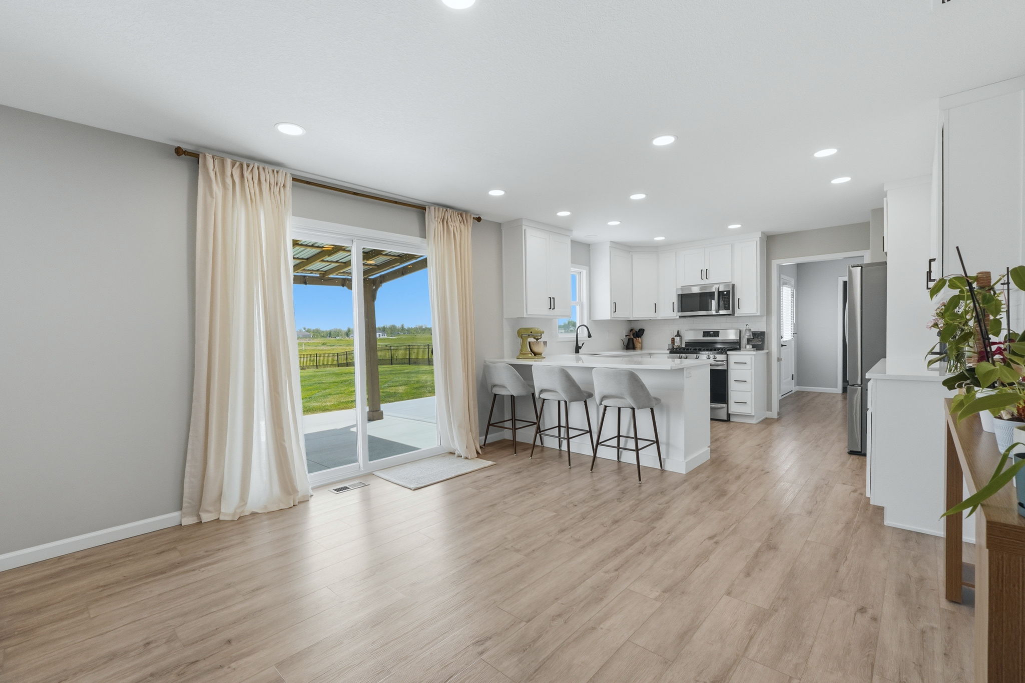 Move-in Four Bedroom Home Loaded with Upgrades - 物件實景