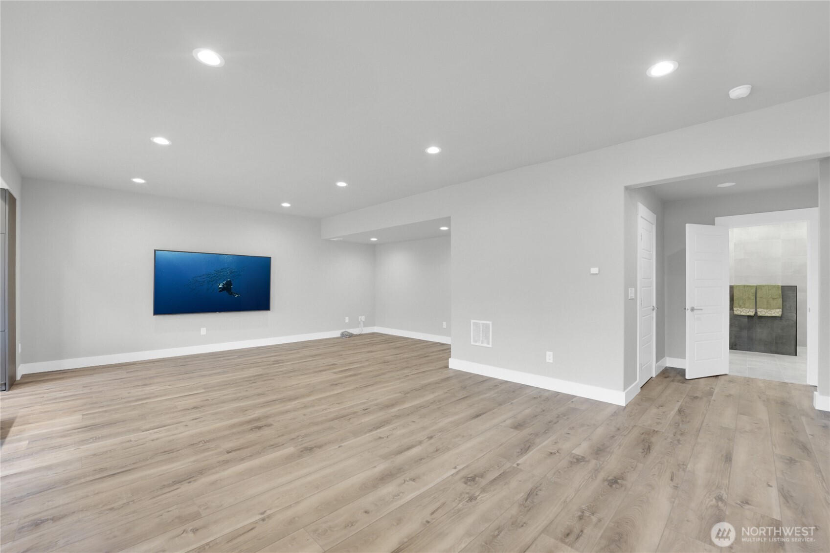 Bonney Lake, Washington, 98391, United States, 5 Bedrooms Bedrooms, ,3 BathroomsBathrooms,Residential,For Sale,1916895