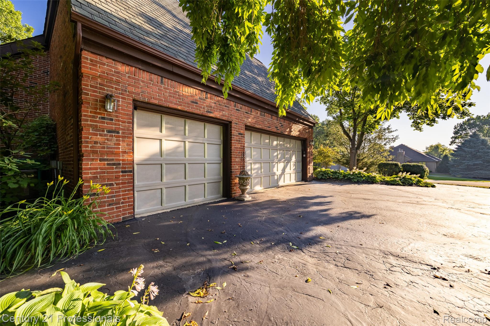 Rochester, Michigan, 48306, United States, 4 Bedrooms Bedrooms, ,3 BathroomsBathrooms,Residential,For Sale,1943231