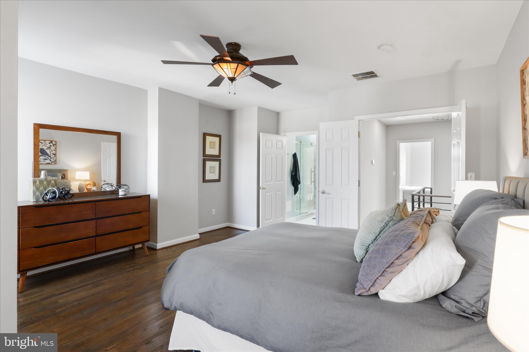 Washington, District of Columbia, 20009, United States, 4 Bedrooms Bedrooms, ,4 BathroomsBathrooms,Residential,For Sale,1986084