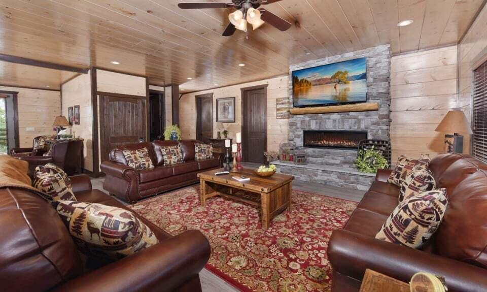 Sevierville, Tennessee, 37876, United States, 16 Bedrooms Bedrooms, ,17 BathroomsBathrooms,Residential,For Sale,1977076