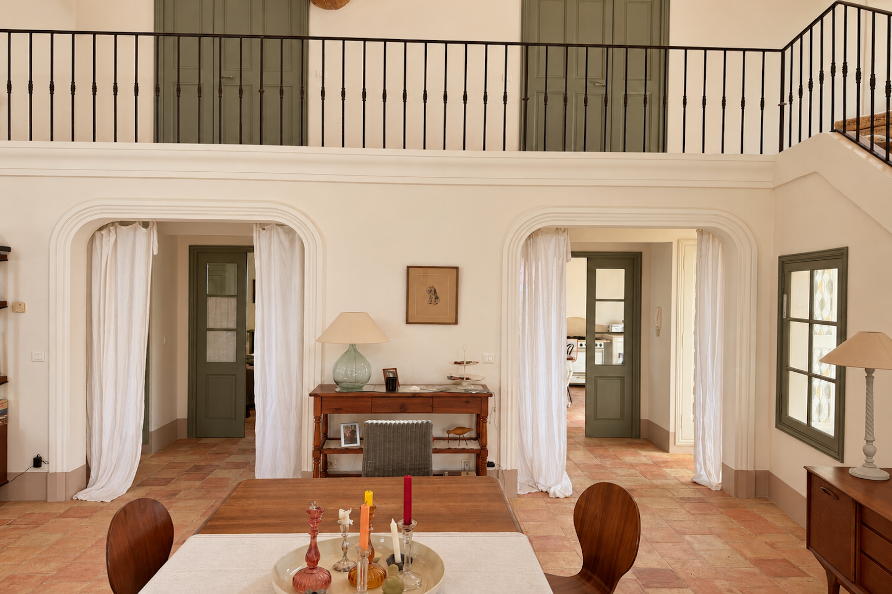  Elegant Stone Residence with Exceptional Volumes and Timeless Charm - 物件實景