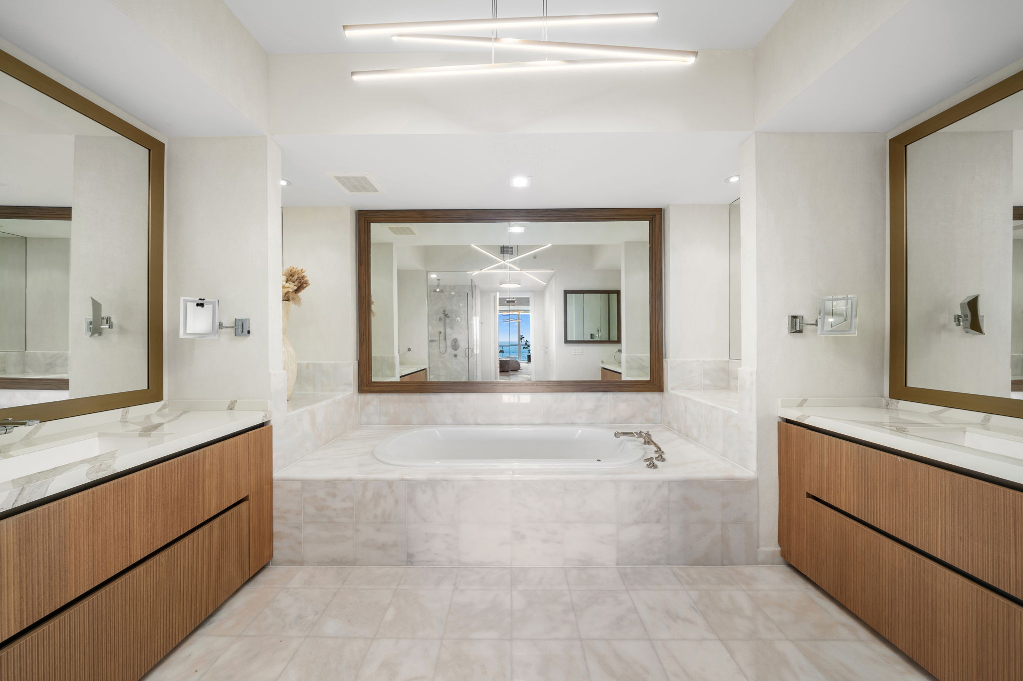  50 S Pointe Dr, Miami Beach, FL, 33139 - 物件實景