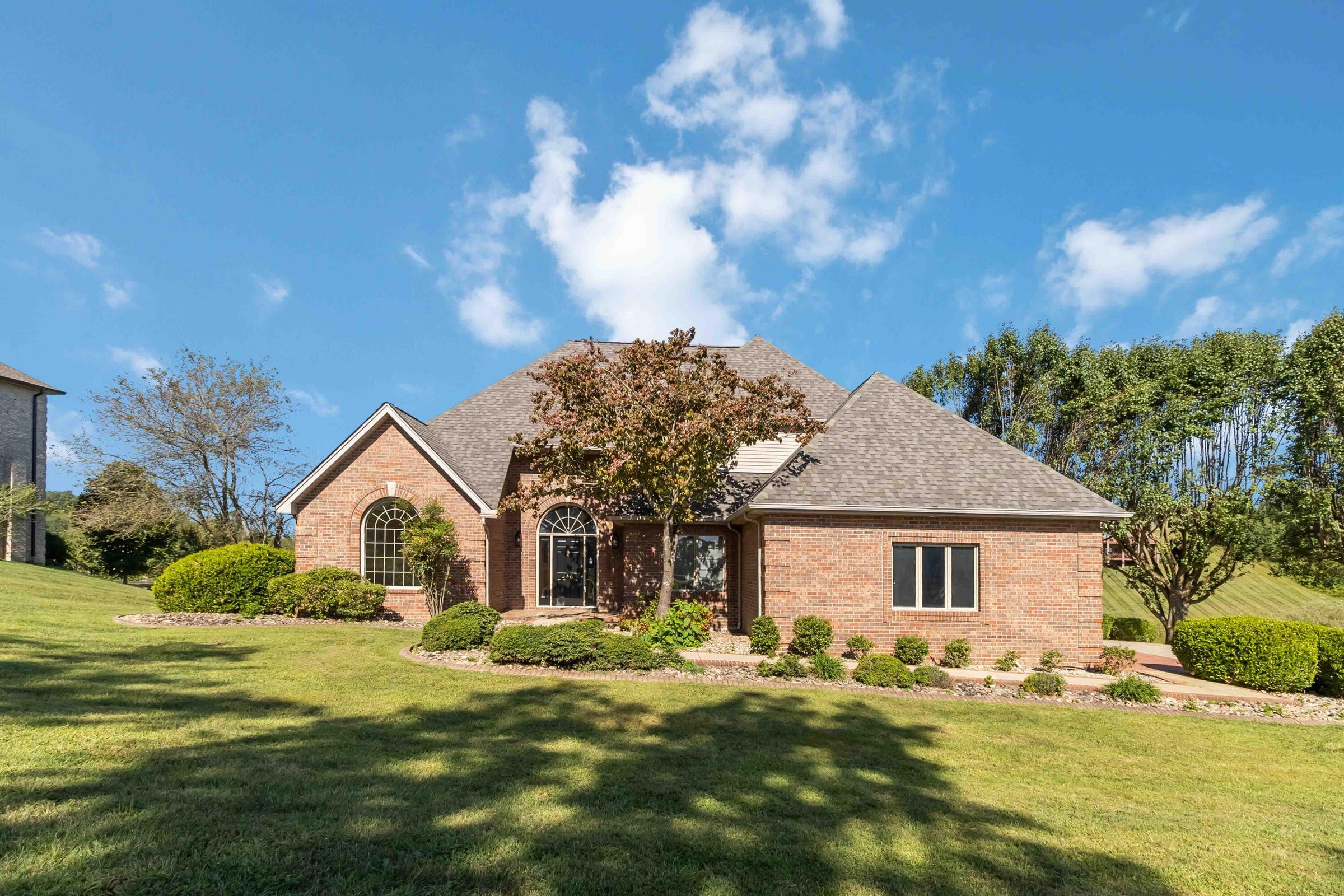 London, Kentucky, 40744, United States, 5 Bedrooms Bedrooms, ,4 BathroomsBathrooms,Residential,For Sale,2006451