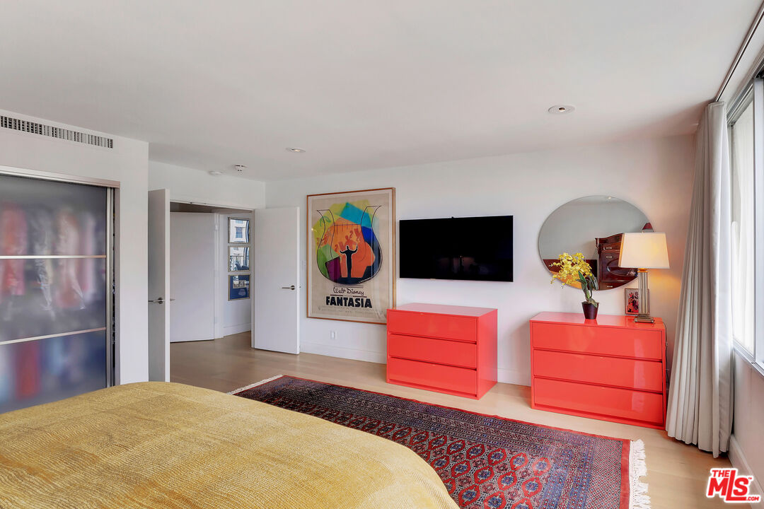 Los Angeles, California, 90067, United States, 1 Bedroom Bedrooms, ,1 BathroomBathrooms,Residential,For Sale,2001995