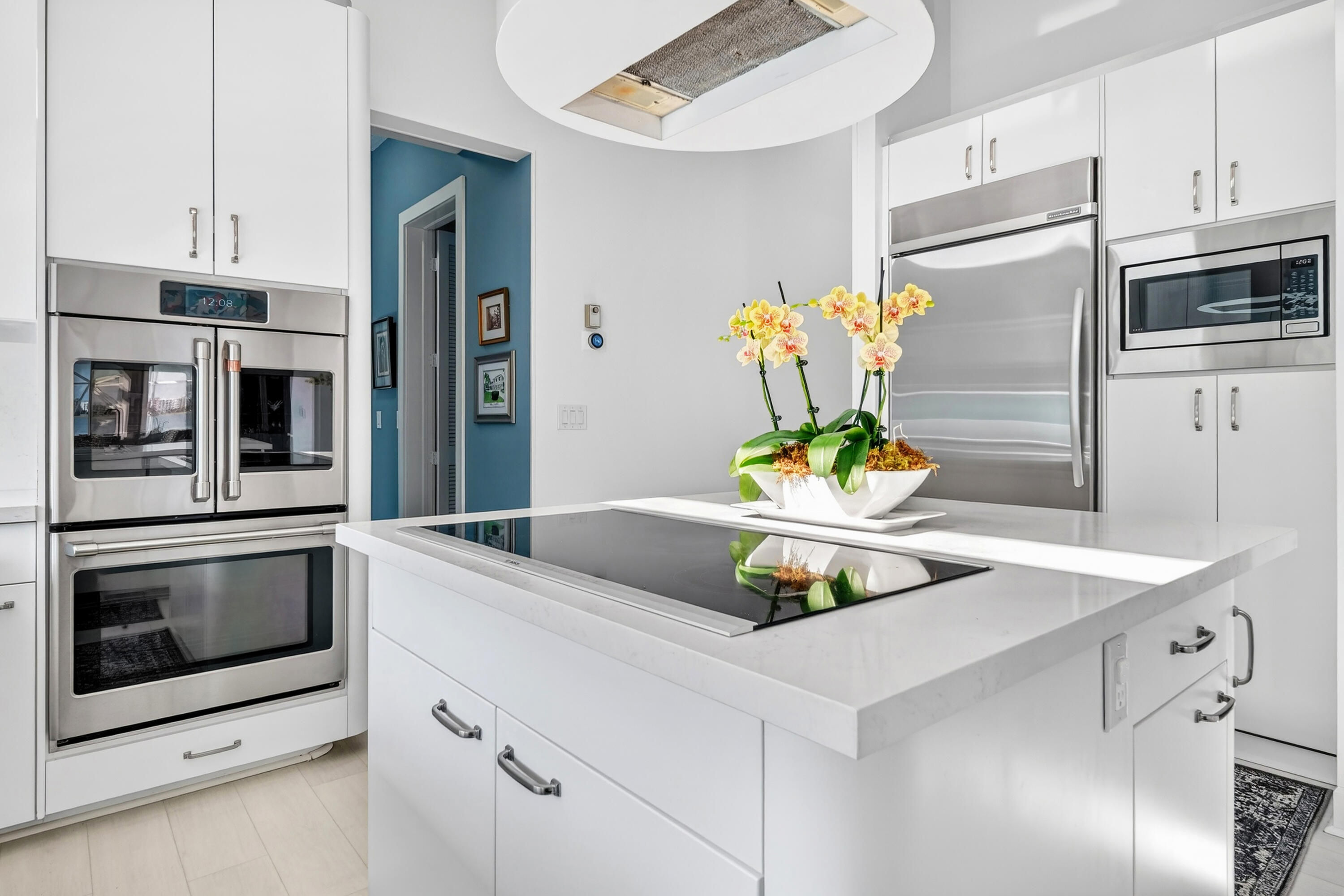 West Palm Beach, Florida, 33401, United States, 4 Bedrooms Bedrooms, ,5 BathroomsBathrooms,Residential,For Sale,2002916