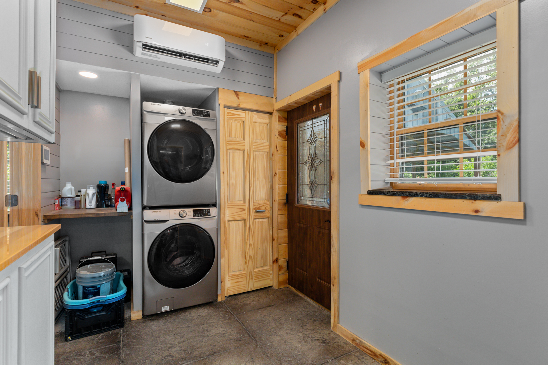 Sawyerville, Illinois, 62085, United States, 3 Bedrooms Bedrooms, ,3 BathroomsBathrooms,Residential,For Sale,1983807