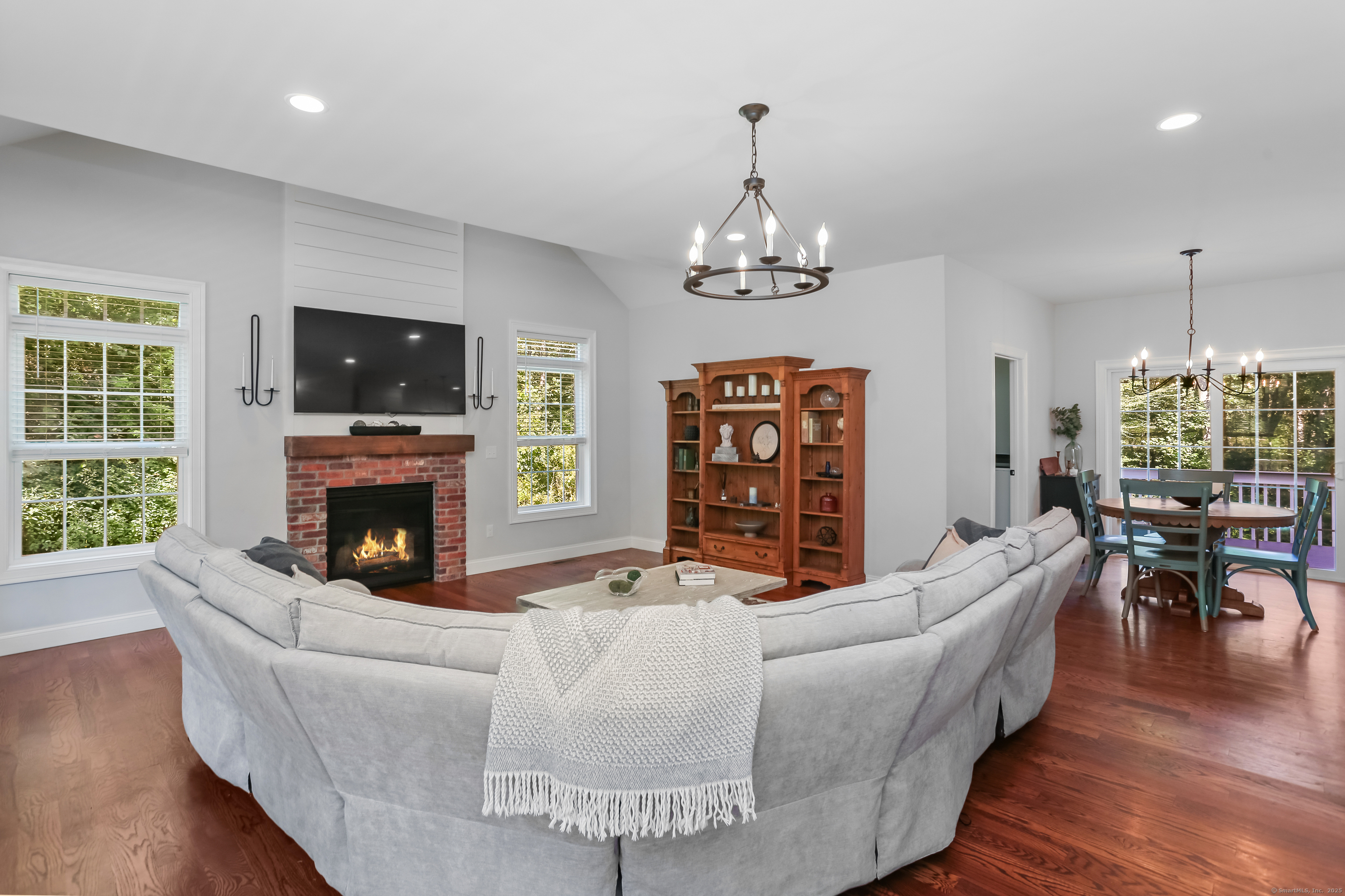 Shelton, Connecticut, 06484, United States, 4 Bedrooms Bedrooms, ,3 BathroomsBathrooms,Residential,For Sale,1939278