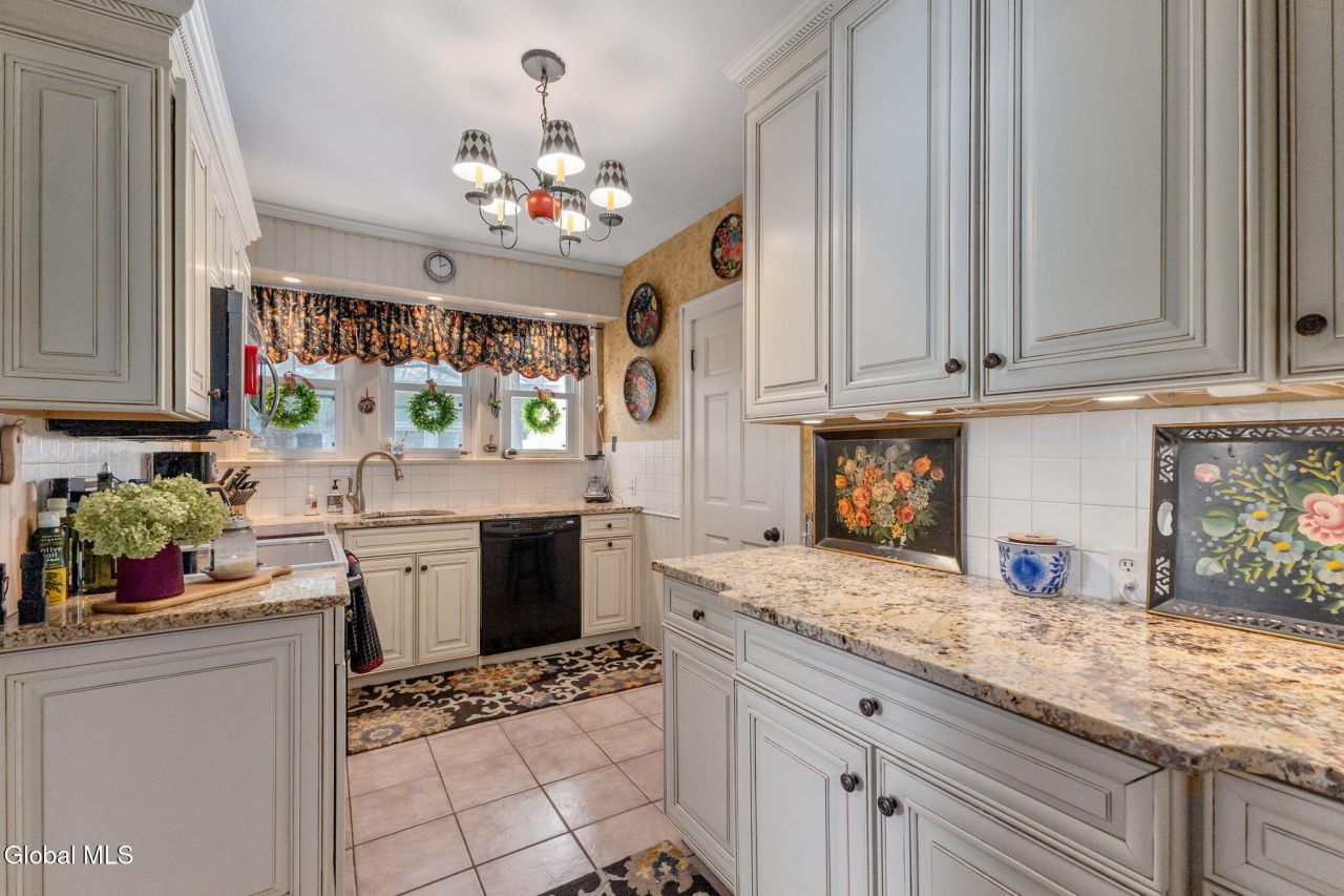 Niskayuna, New York, 12309, United States, 5 Bedrooms Bedrooms, ,3 BathroomsBathrooms,Residential,For Sale,1988361