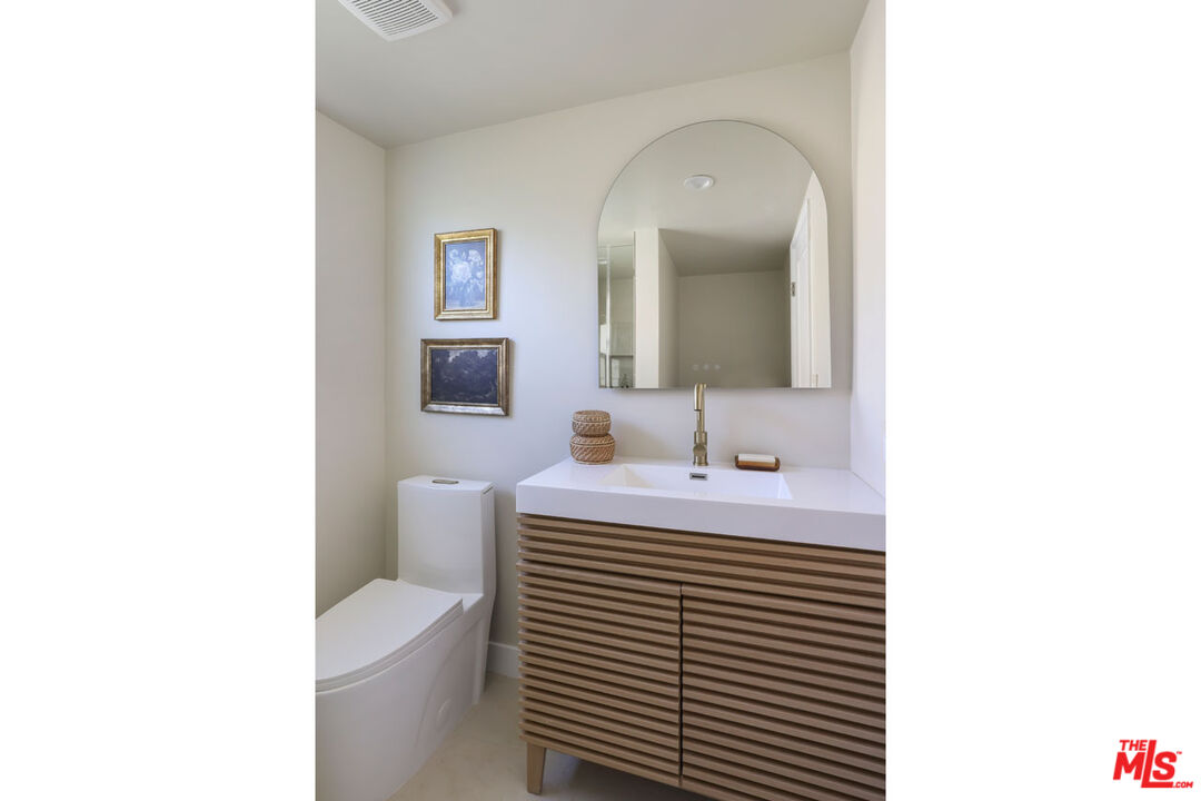 Los Angeles, California, 90065, United States, 4 Bedrooms Bedrooms, ,5 BathroomsBathrooms,Residential,For Sale,2002070