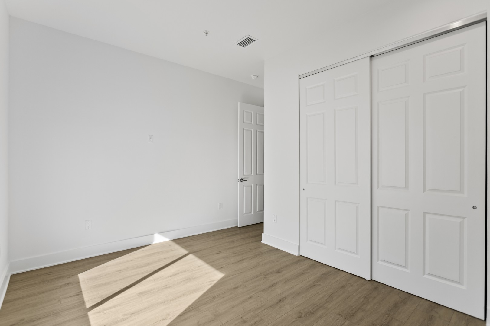 Madeira Beach, Florida, 33708, United States, 5 Bedrooms Bedrooms, ,4 BathroomsBathrooms,Residential,For Sale,1810583
