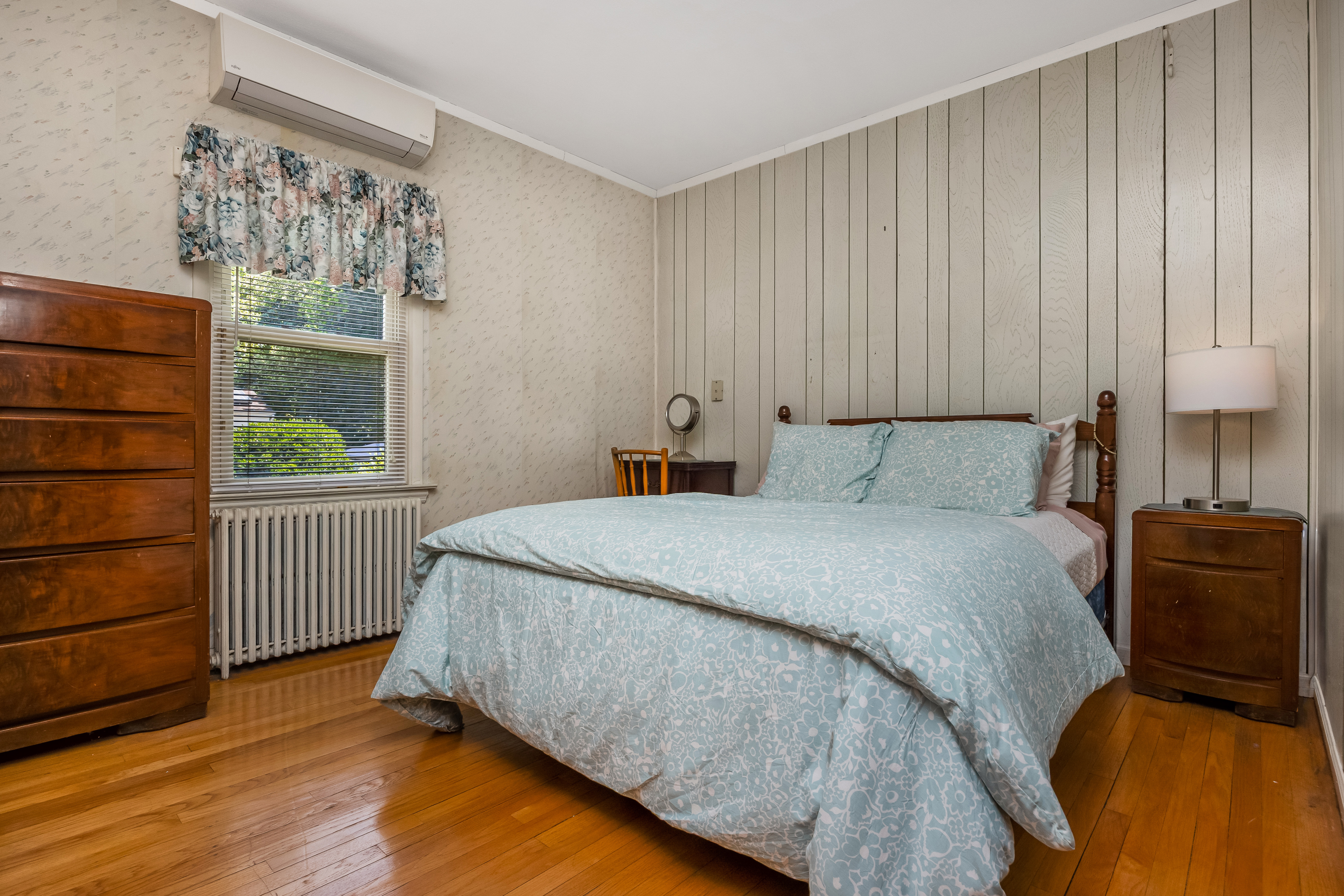 West Babylon, New York, 11704, United States, 5 Bedrooms Bedrooms, ,3 BathroomsBathrooms,Residential,For Sale,2048080