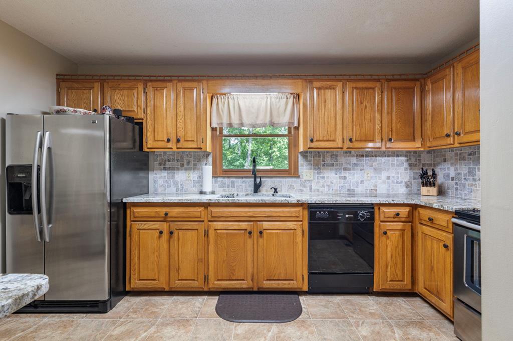 Hayesville, North Carolina, 28904, United States, 4 Bedrooms Bedrooms, ,2 BathroomsBathrooms,Residential,For Sale,1871296