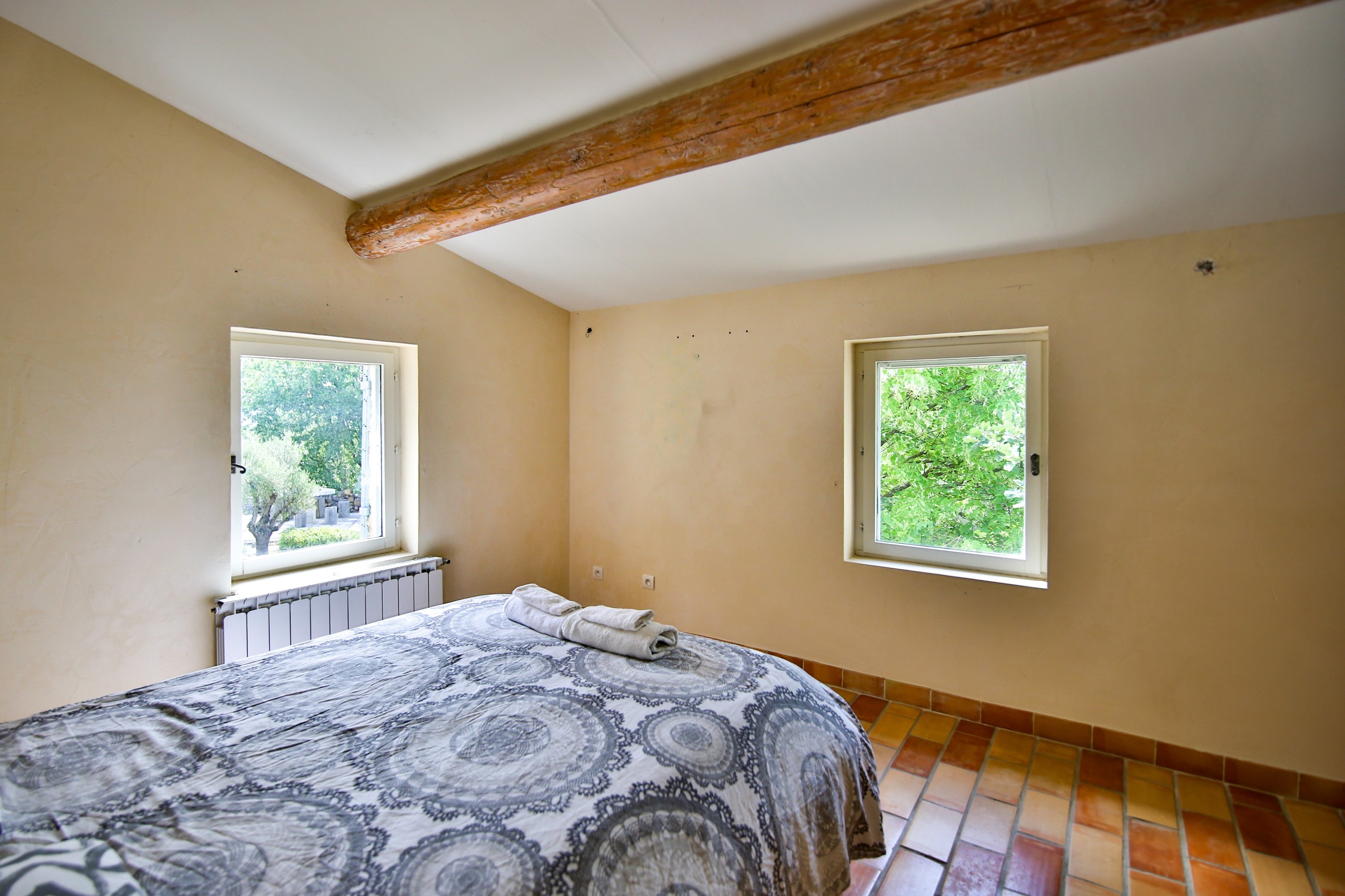  Elegant stone property in the heart of the Luberon
