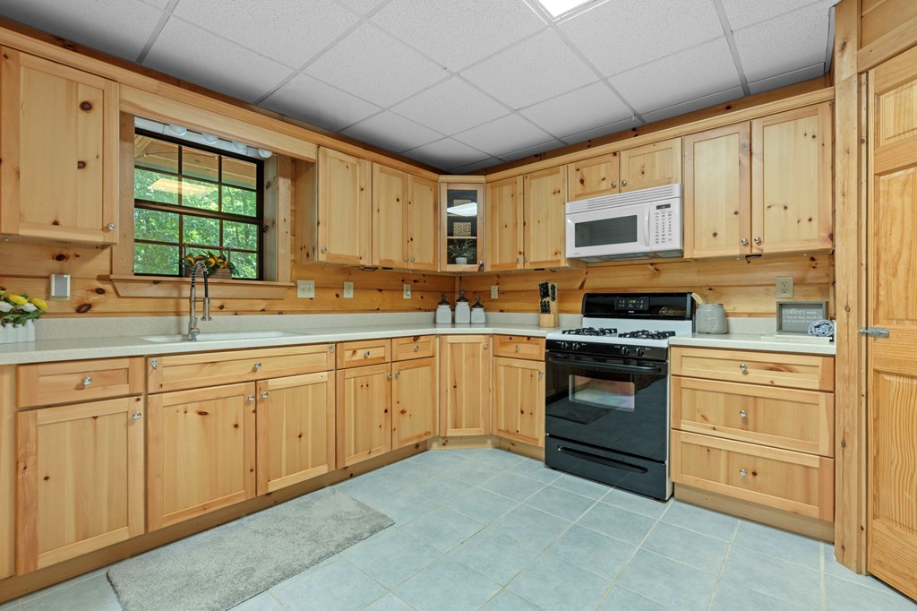 Blue Ridge, Georgia, 30513, United States, 3 Bedrooms Bedrooms, ,3 BathroomsBathrooms,Residential,For Sale,1980618