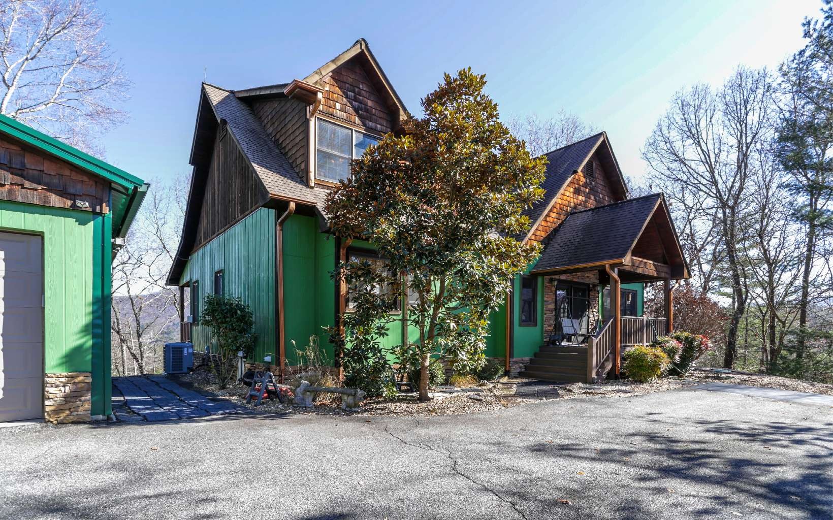 Hiawassee, Georgia, 30546, United States, 3 Bedrooms Bedrooms, ,3 BathroomsBathrooms,Residential,For Sale,1944603