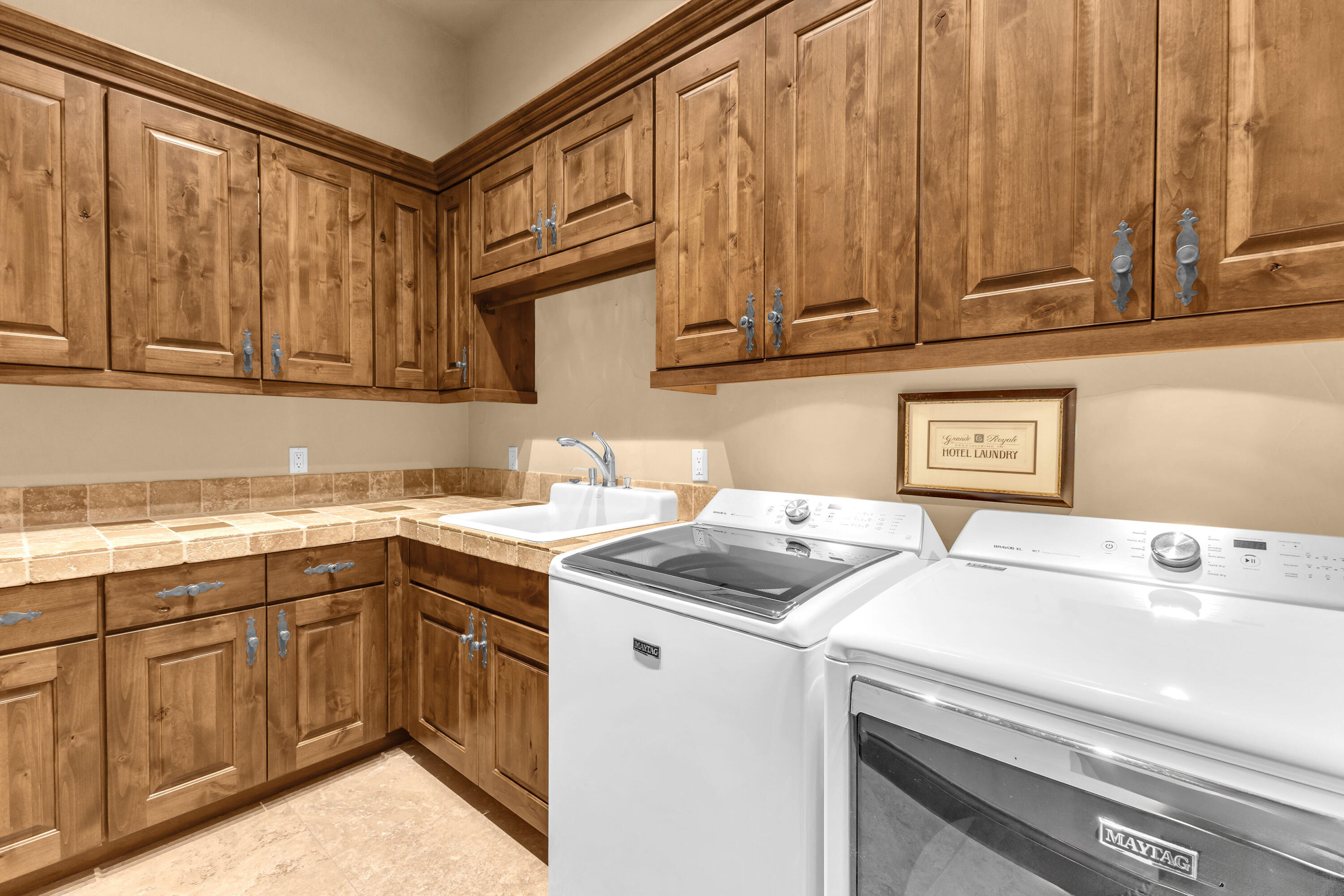 Indio, California, 92203, United States, 5 Bedrooms Bedrooms, ,4 BathroomsBathrooms,Residential,For Sale,1992835