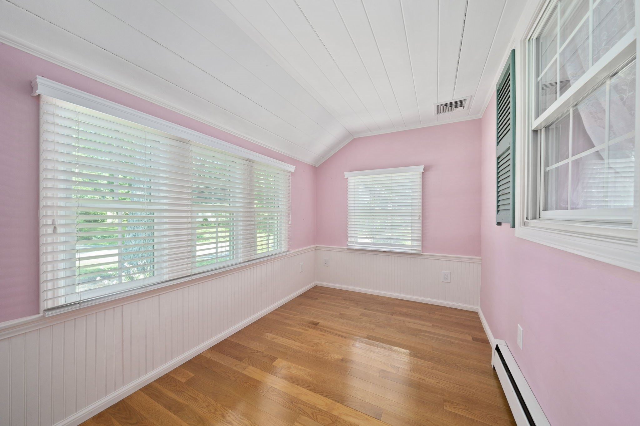 Braintree, Massachusetts, 02184, United States, 2 Bedrooms Bedrooms, ,2 BathroomsBathrooms,Residential,For Sale,1899290
