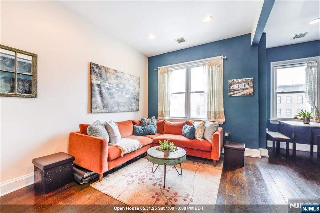 Jersey City, New Jersey, 07302, United States, 1 Bedroom Bedrooms, ,1 BathroomBathrooms,Residential,For Sale,1874019