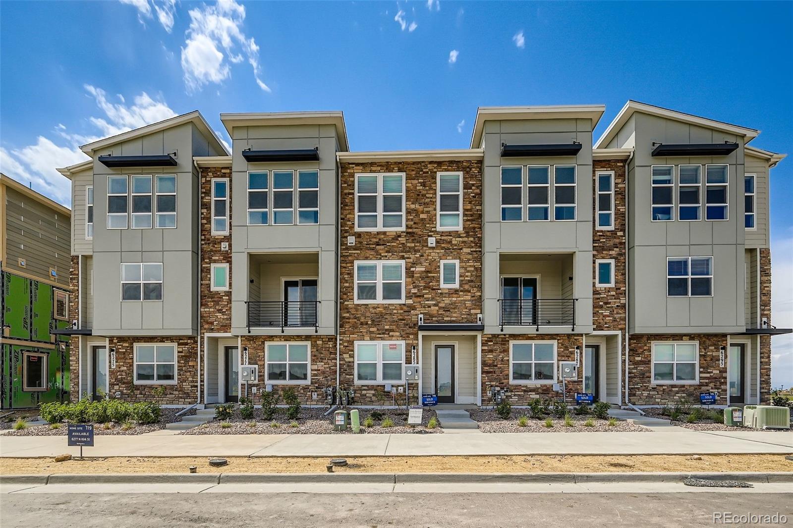 Aurora, Colorado, 80019, United States, 4 Bedrooms Bedrooms, ,3 BathroomsBathrooms,Residential,For Sale,1958574