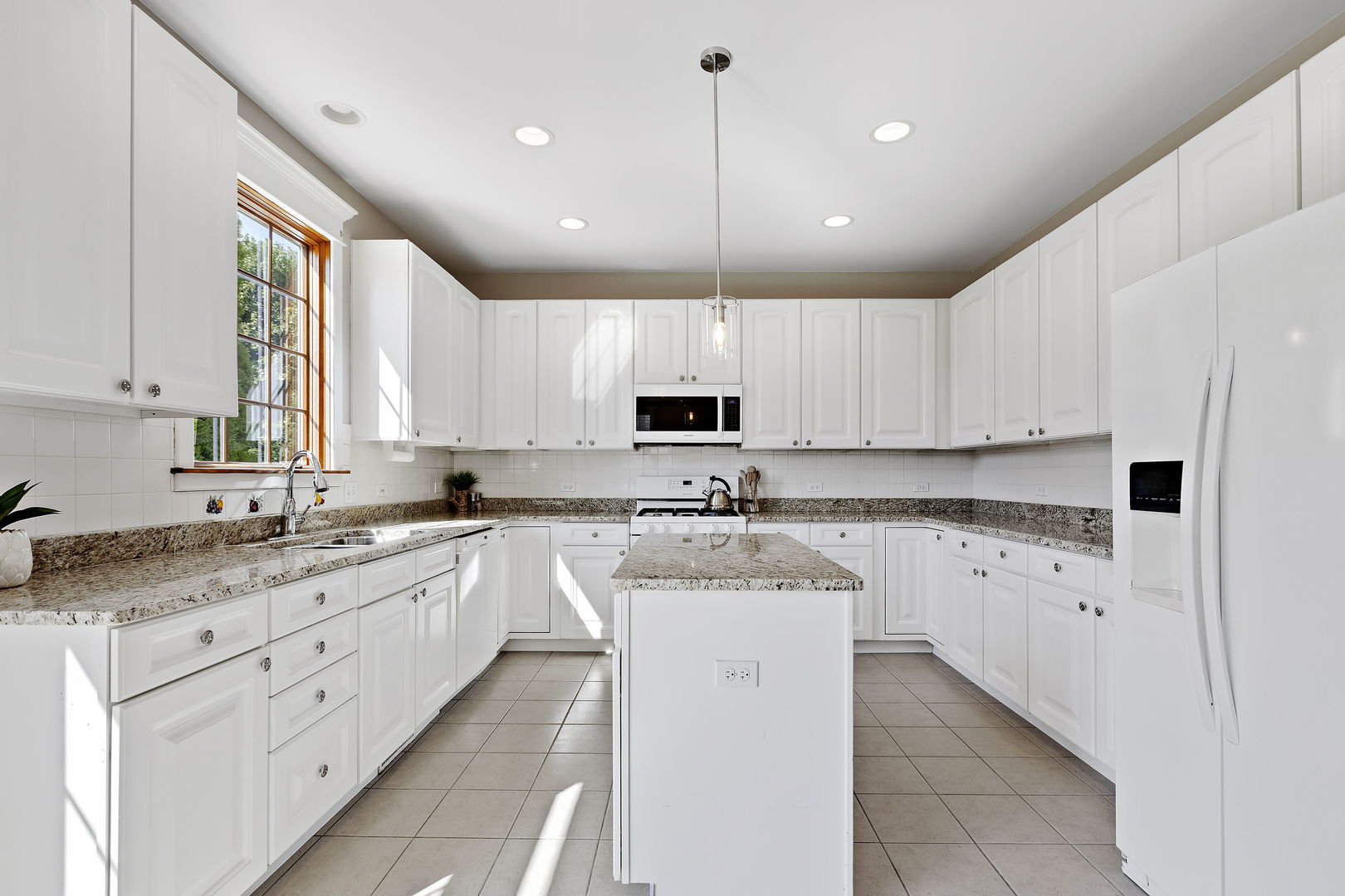 320 Courtland Drive, South Elgin, Illinois, 60177, United States, 5 Bedrooms Bedrooms, ,3 BathroomsBathrooms,Residential,For Sale,320 Courtland Drive,1662945