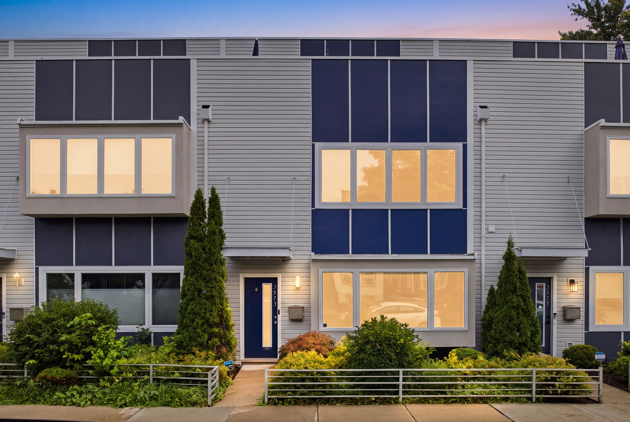  Welcome to This Stunning Three-Story Townhome - 物件實景