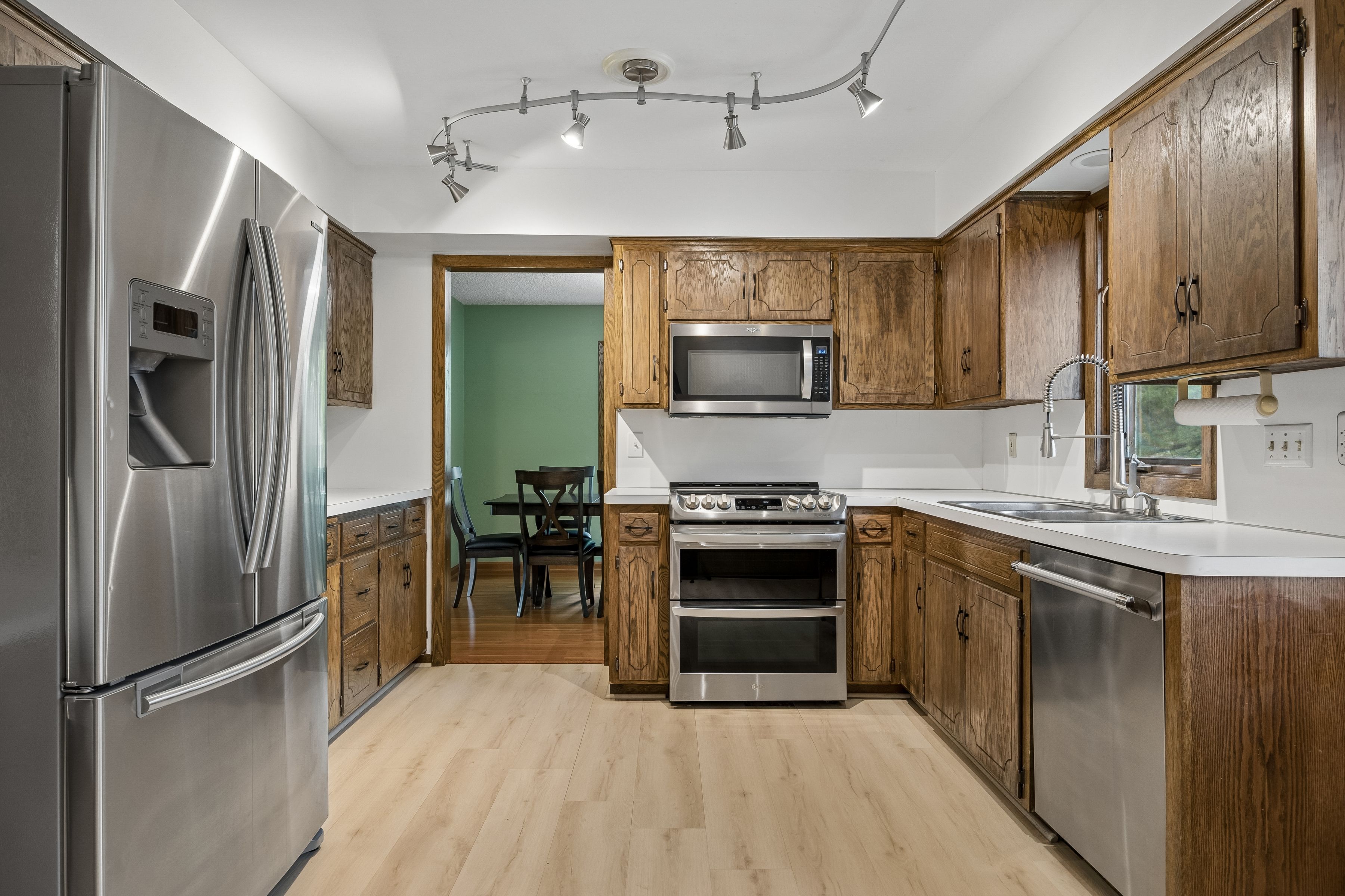  Classic Edina Charm With Room to Make Yours - 物件實景