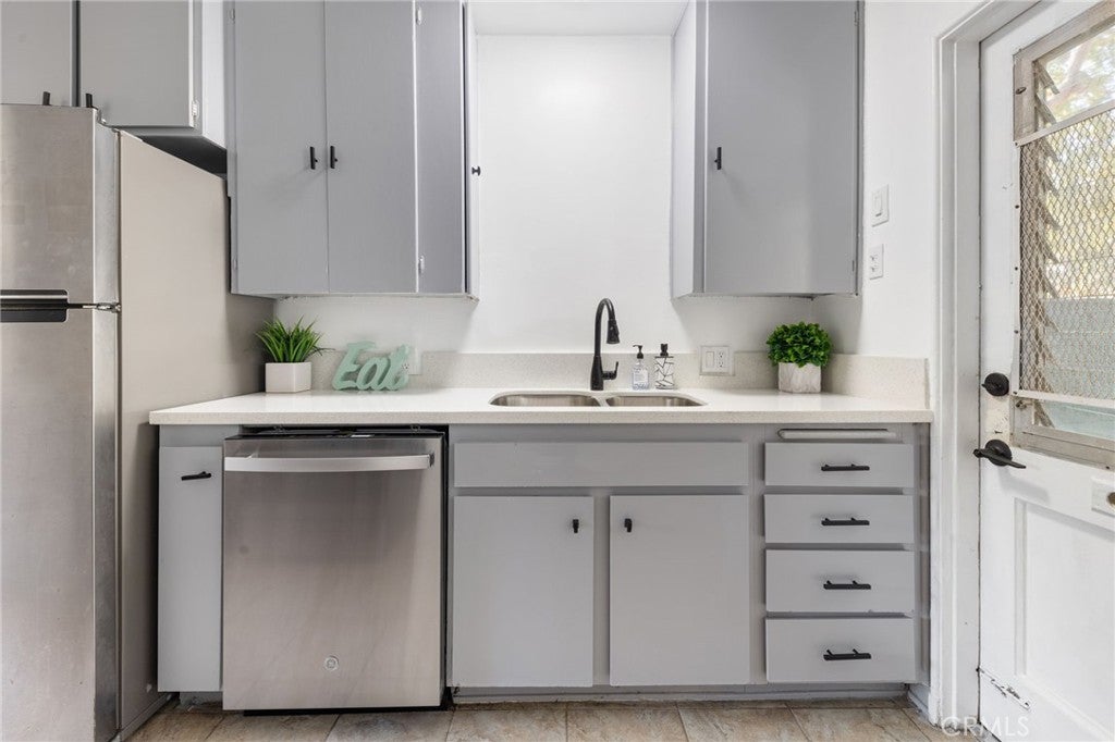 5162 Village Green #96, Los Angeles, California, 90016, United States, 2 Bedrooms Bedrooms, ,1 BathroomBathrooms,Residential,For Sale,5162 Village Green #96,1649469