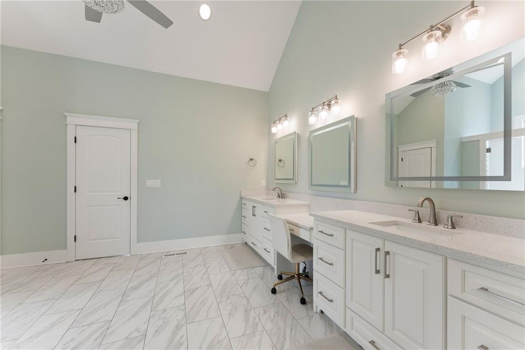 Murrayville, Georgia, 30564, United States, 4 Bedrooms Bedrooms, ,5 BathroomsBathrooms,Residential,For Sale,2039940