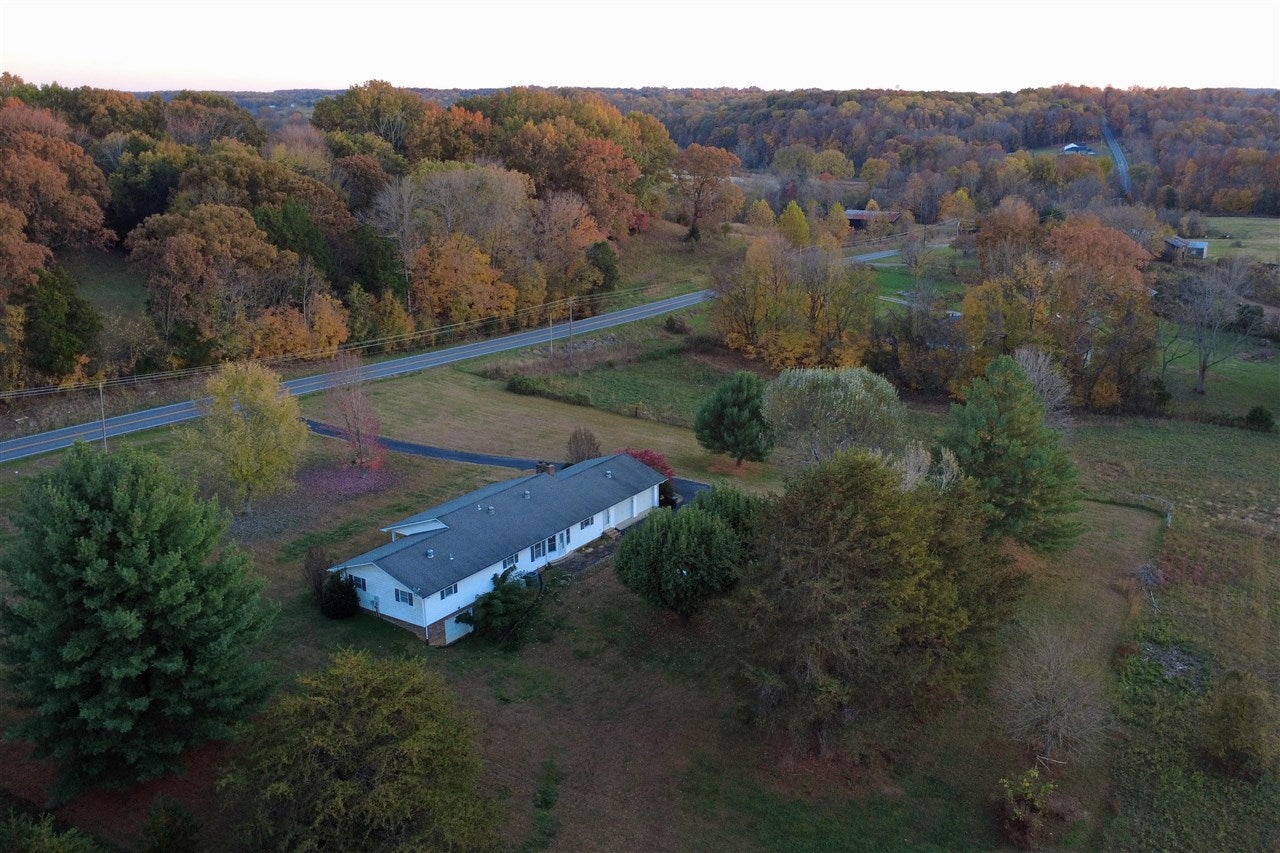 Scottsville, Kentucky, 42164, United States, 4 Bedrooms Bedrooms, ,3 BathroomsBathrooms,Residential,For Sale,1995978