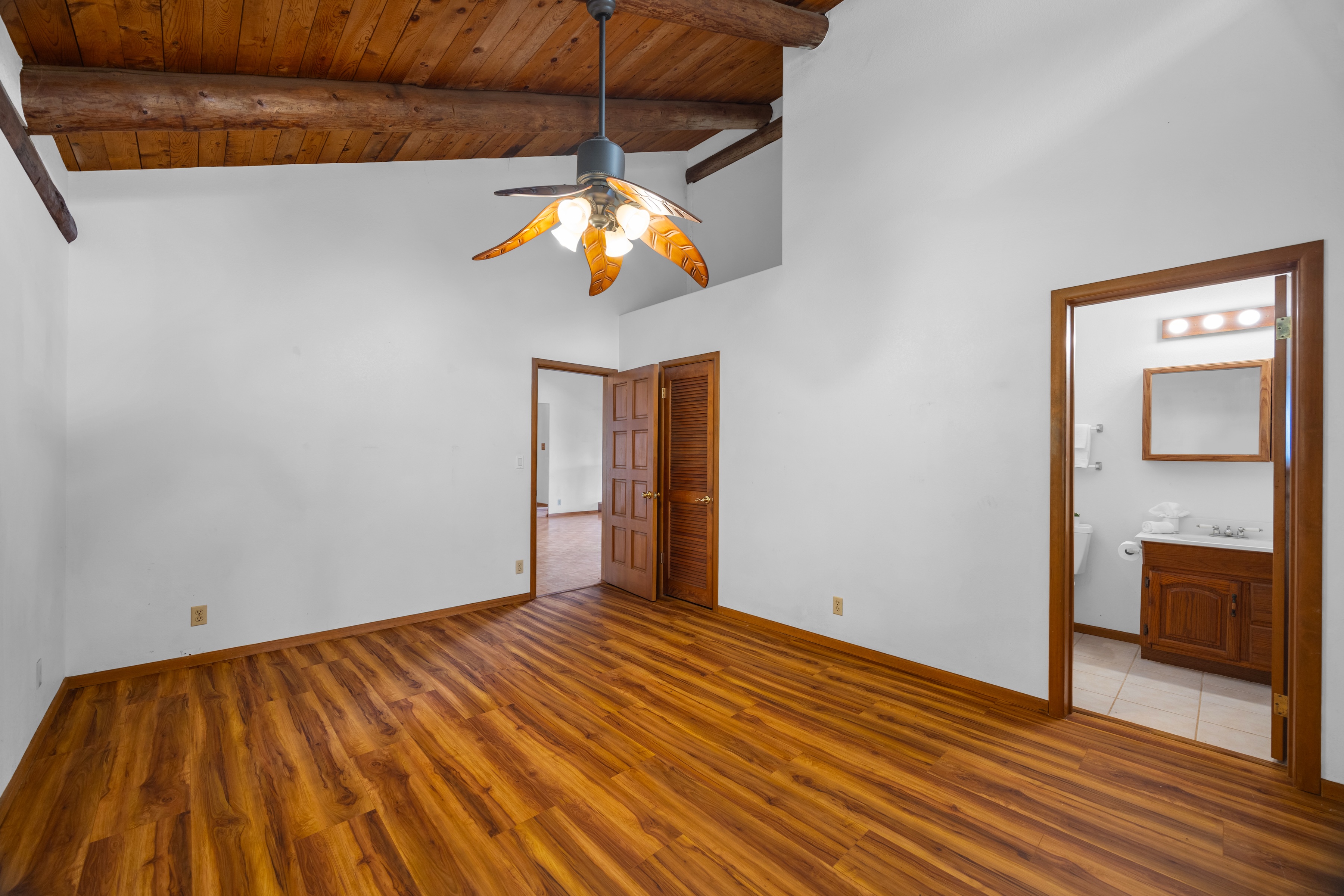  Single-level home on 2.5 fully fenced and gated acres - 物件實景