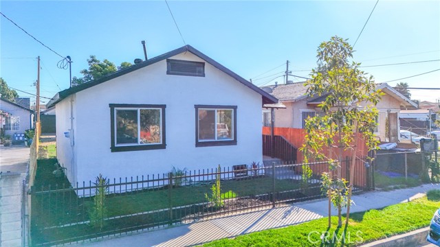 Los Angeles, California, 90001, United States, 2 Bedrooms Bedrooms, ,2 BathroomsBathrooms,Residential,For Sale,2008096